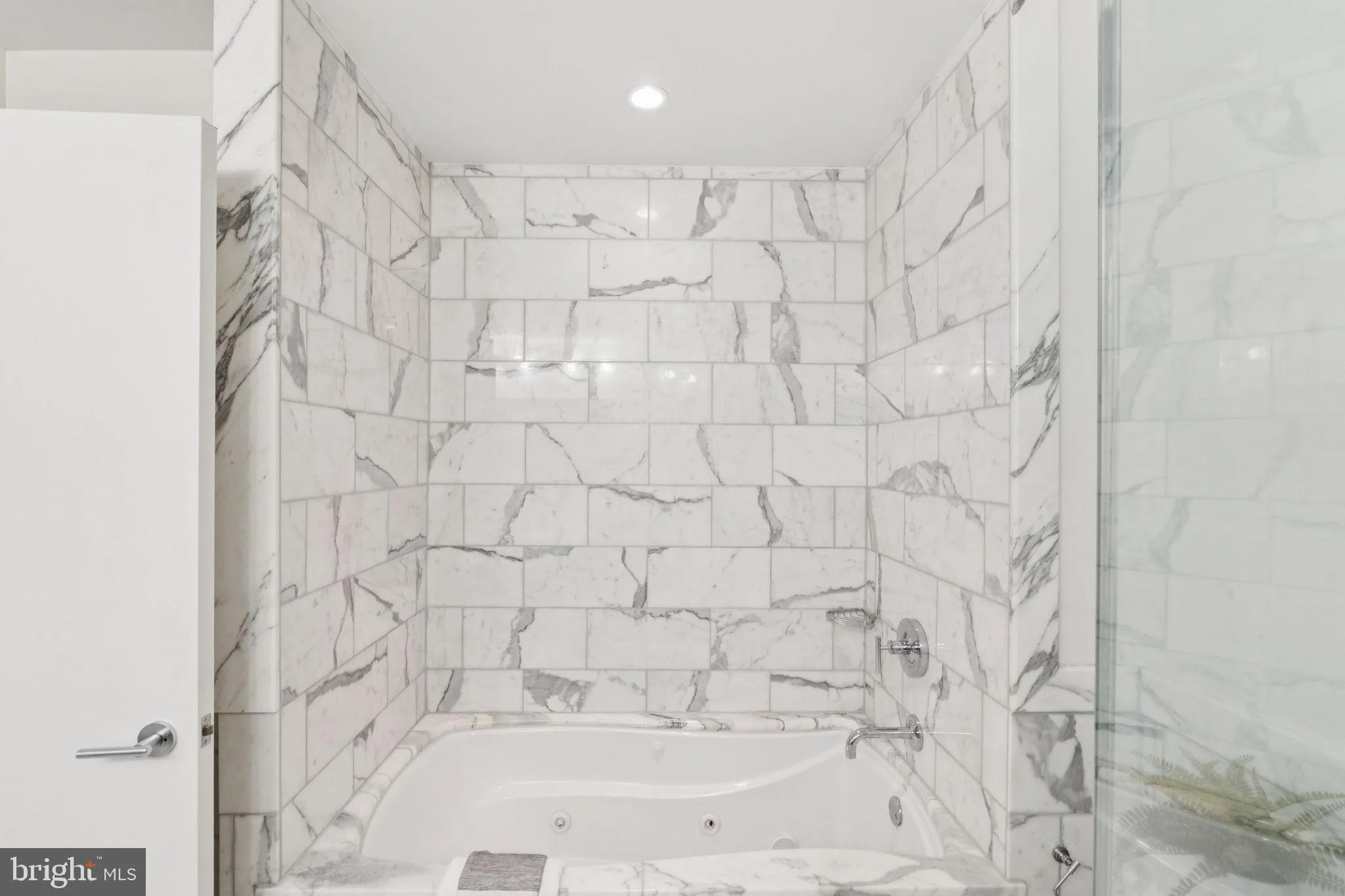 Philadelphia, Pennsylvania 19102, United States, 2 Bedrooms Bedrooms, ,2 BathroomsBathrooms,Residential,Active,221727