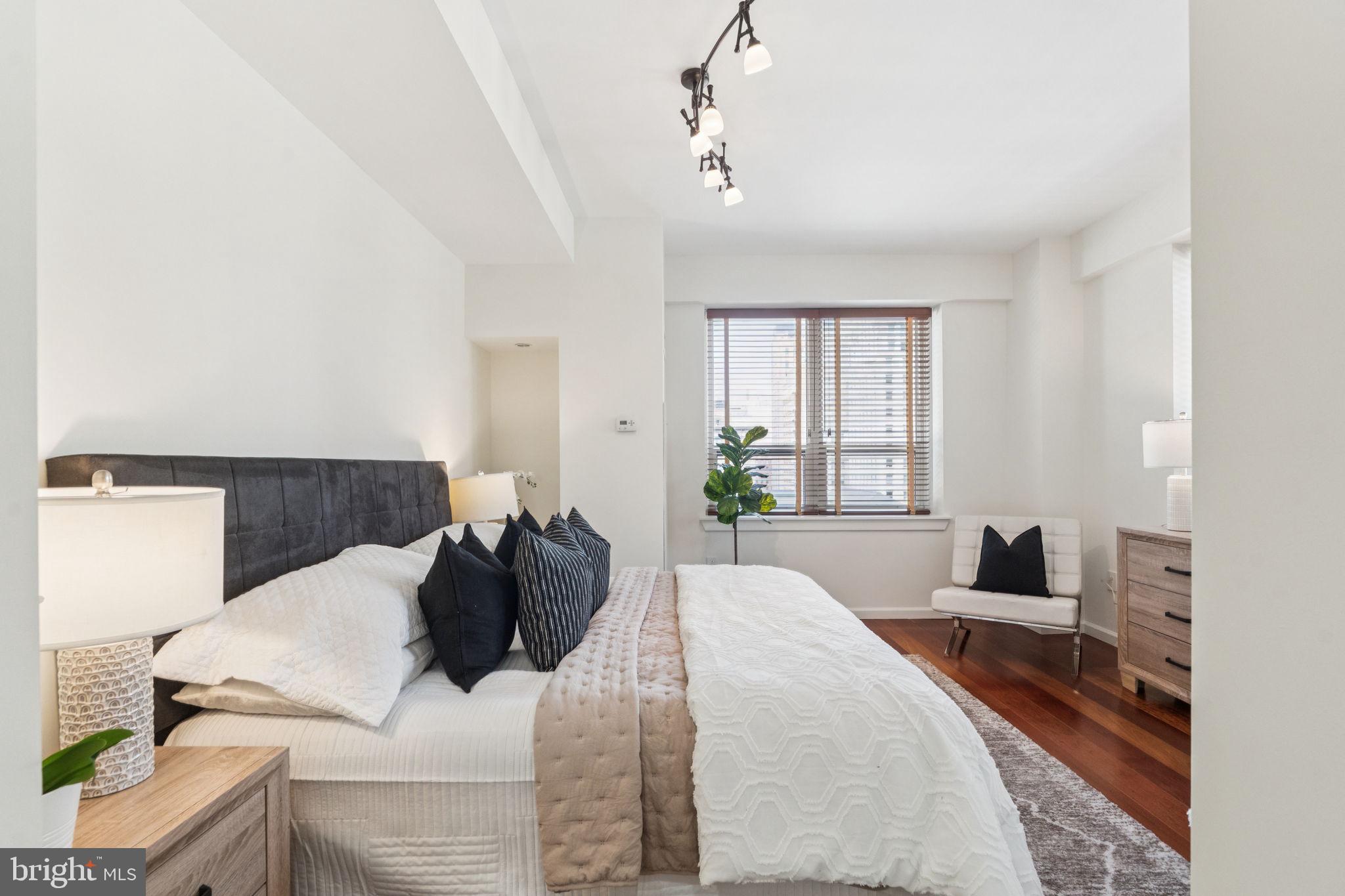 AVENUE OF THE ARTS - Residential