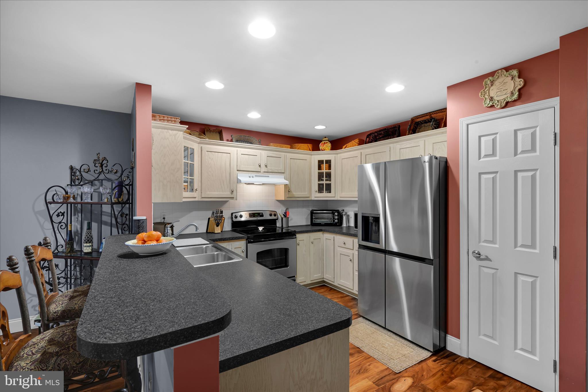 SHERWOOD COURT - Residential