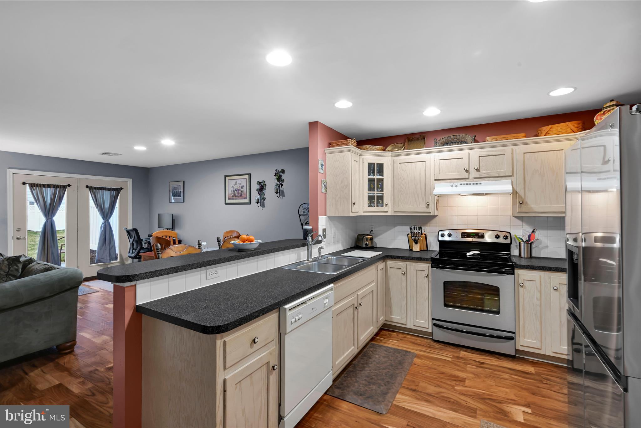 SHERWOOD COURT - Residential