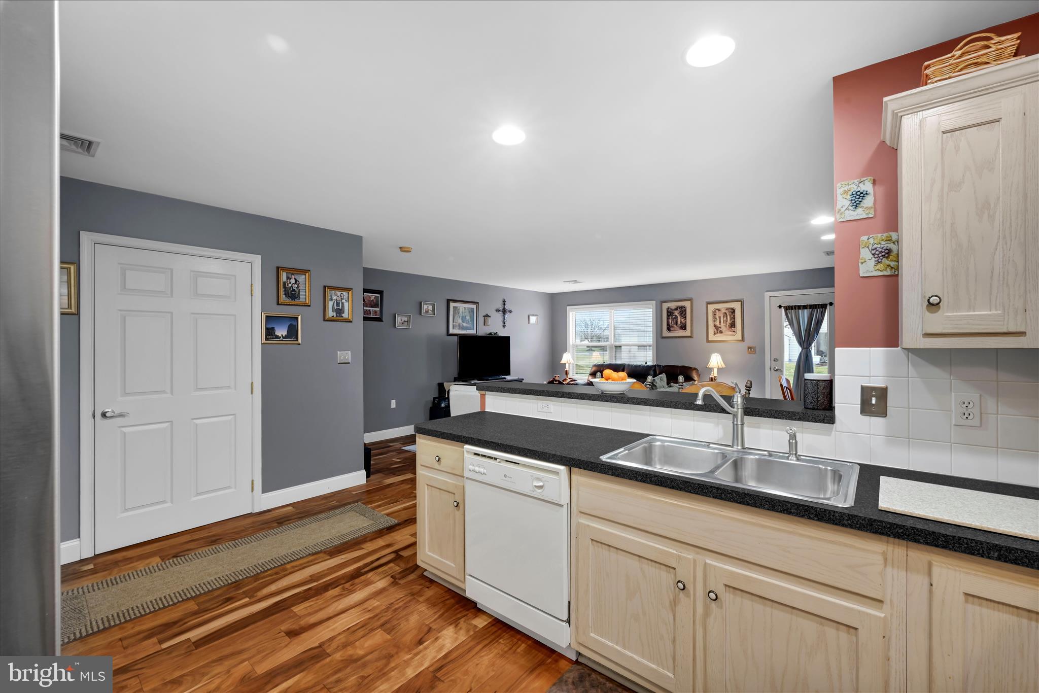 SHERWOOD COURT - Residential