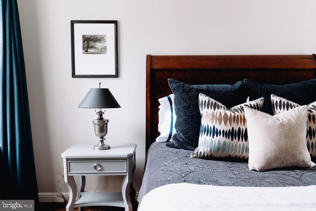 COUNTRY CLUB HILLS - Residential