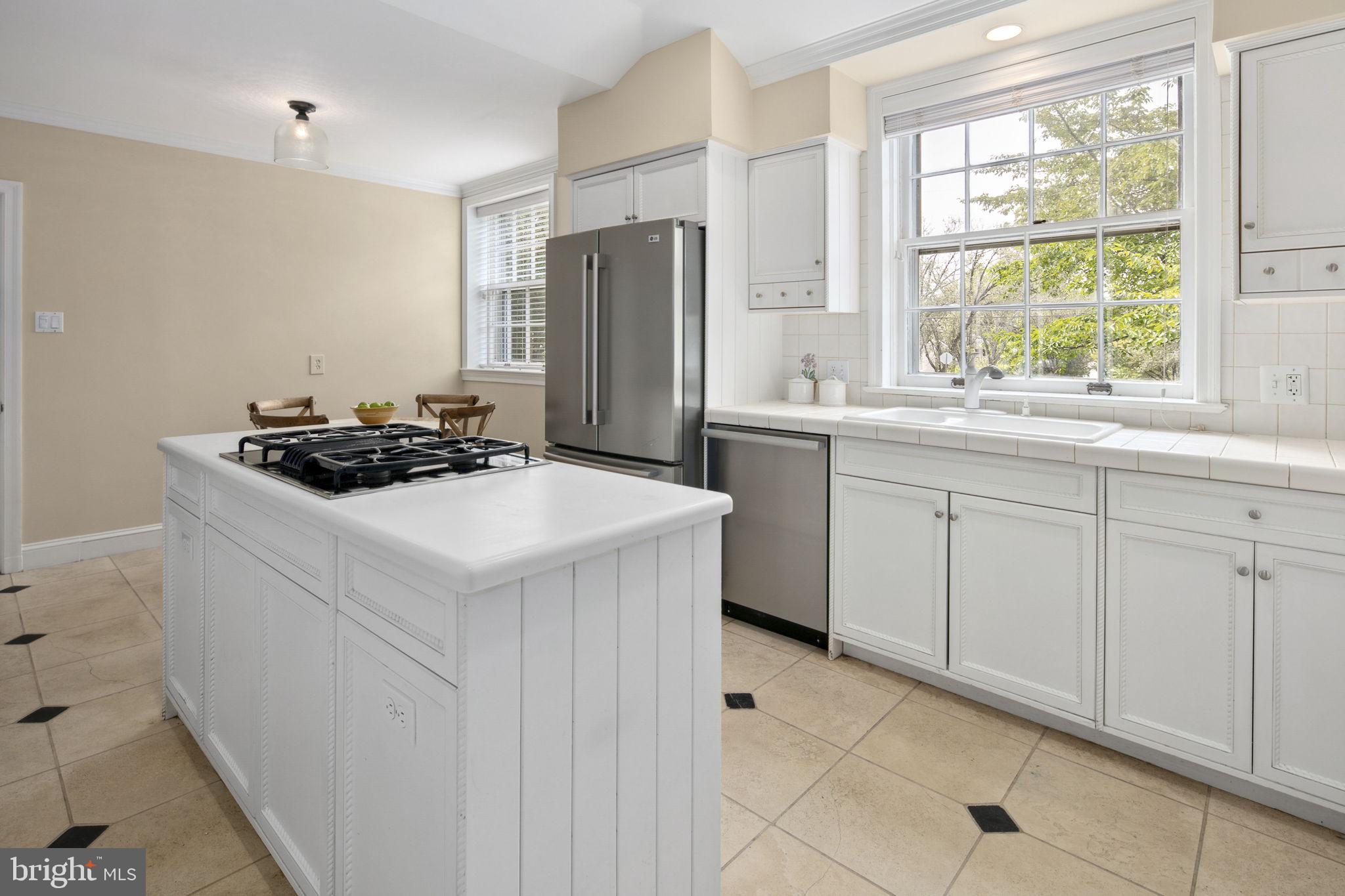 COUNTRY CLUB HILLS - Residential