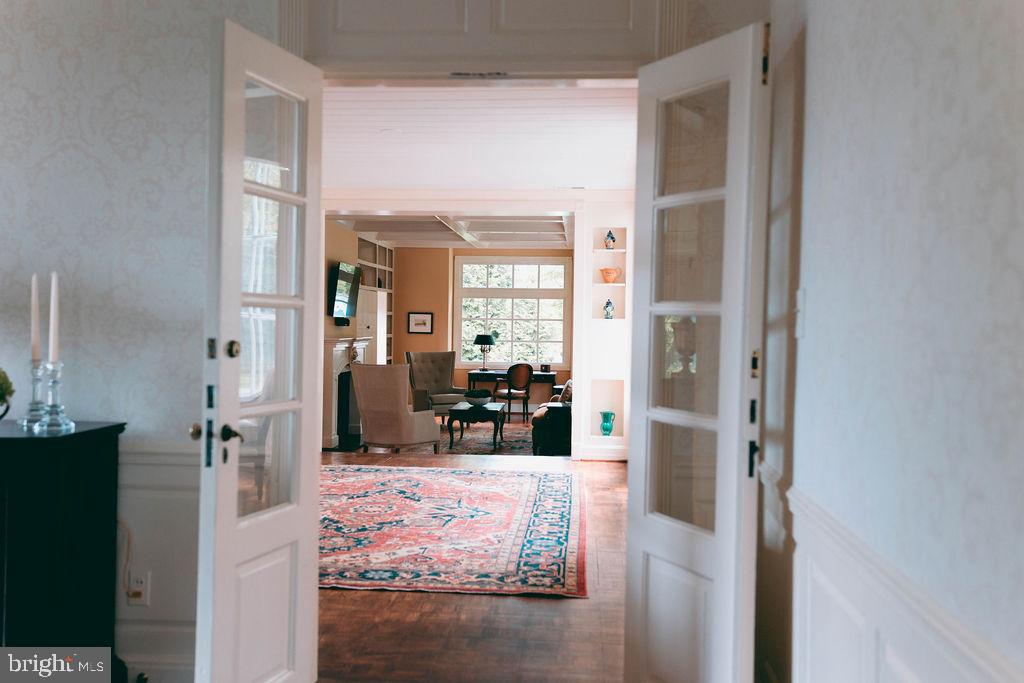 COUNTRY CLUB HILLS - Residential