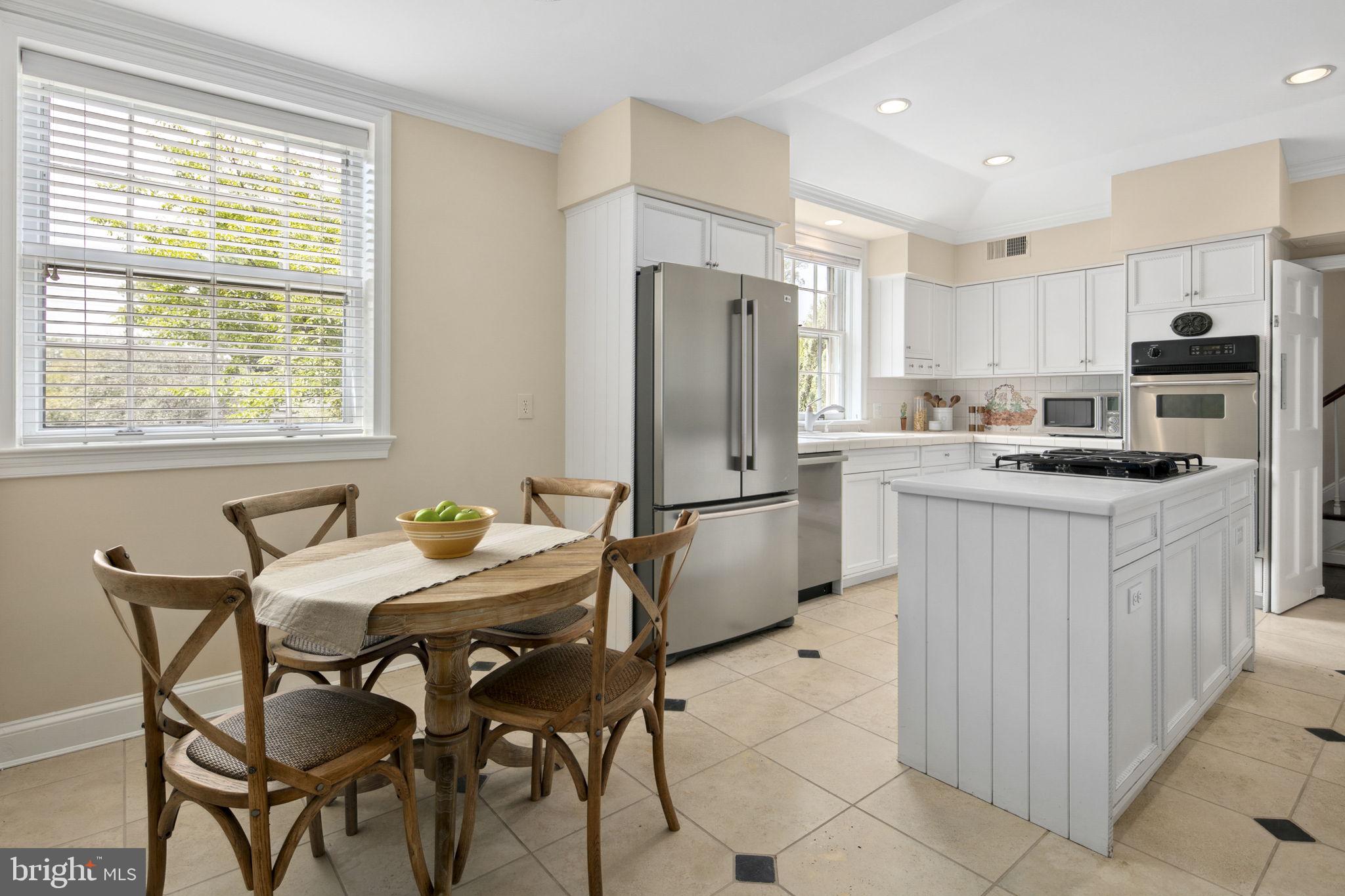 COUNTRY CLUB HILLS - Residential