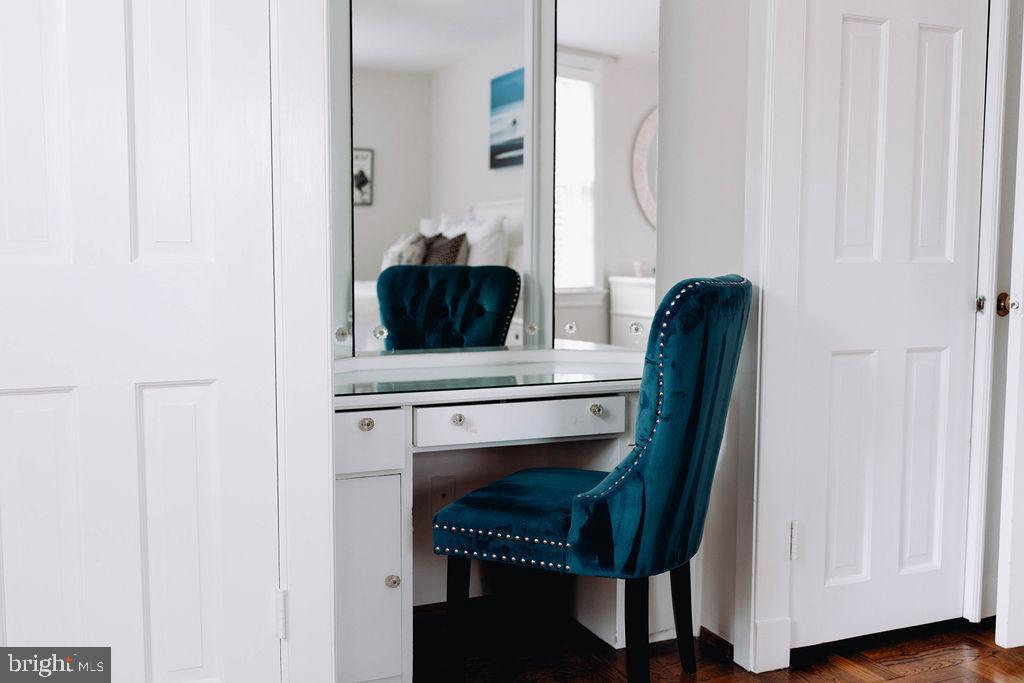 COUNTRY CLUB HILLS - Residential