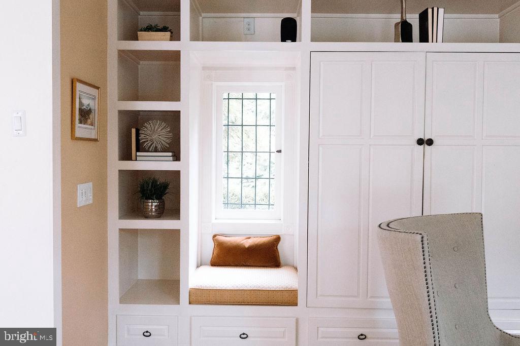 COUNTRY CLUB HILLS - Residential