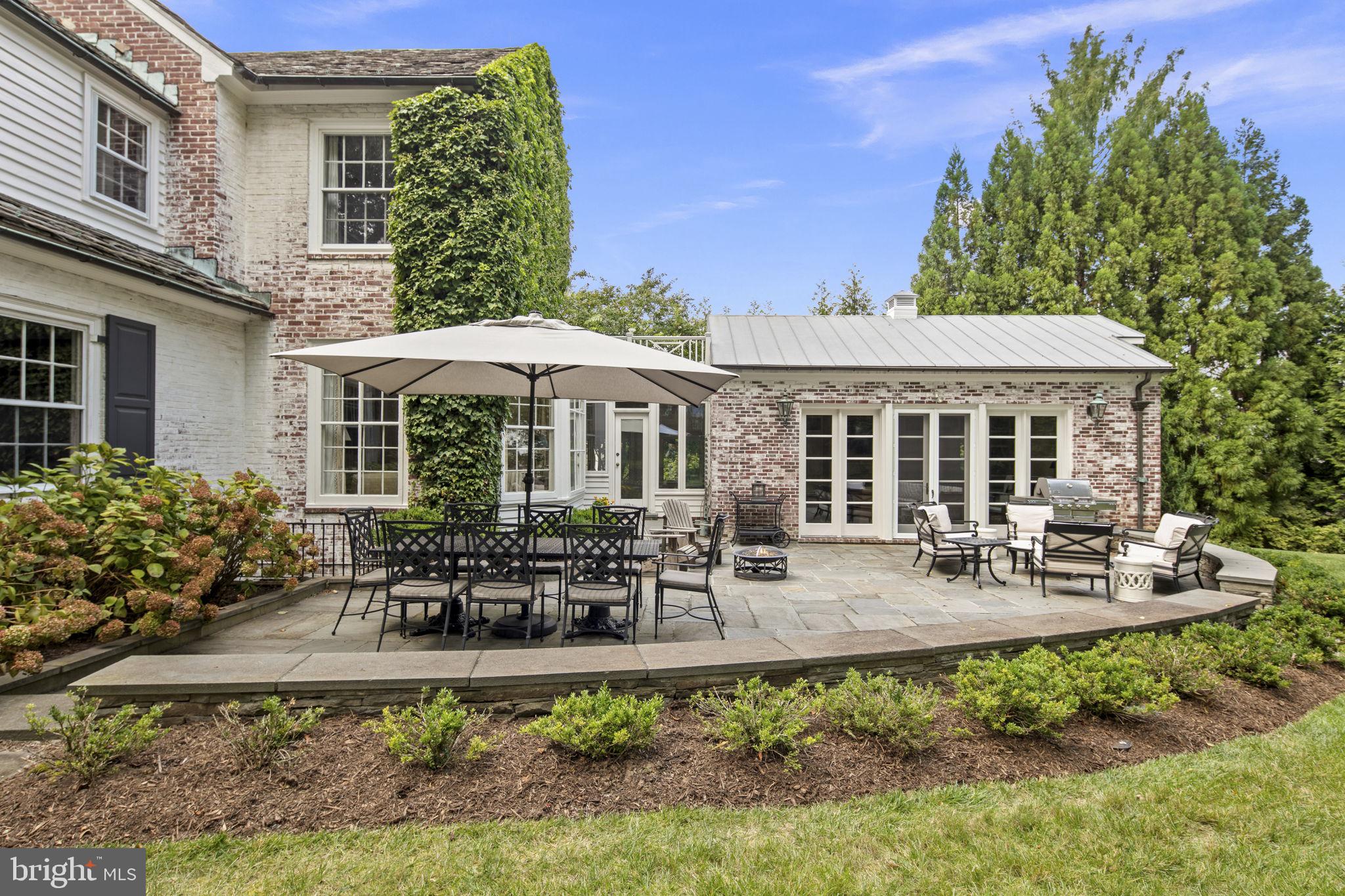 COUNTRY CLUB HILLS - Residential