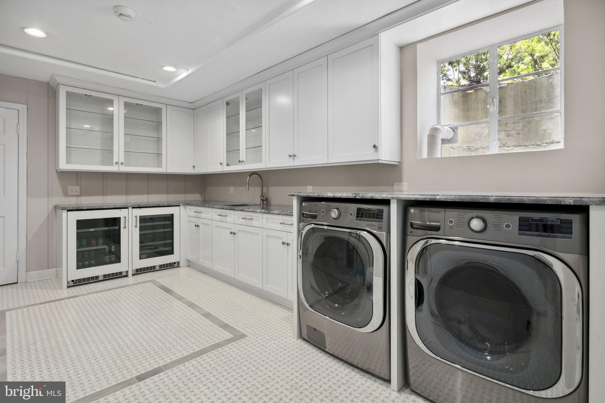 COUNTRY CLUB HILLS - Residential