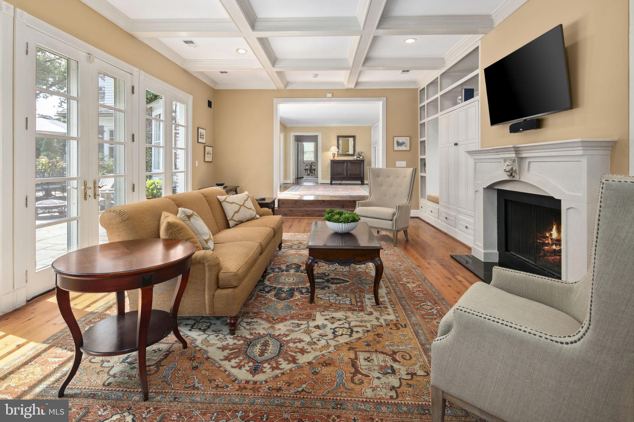 COUNTRY CLUB HILLS - Residential