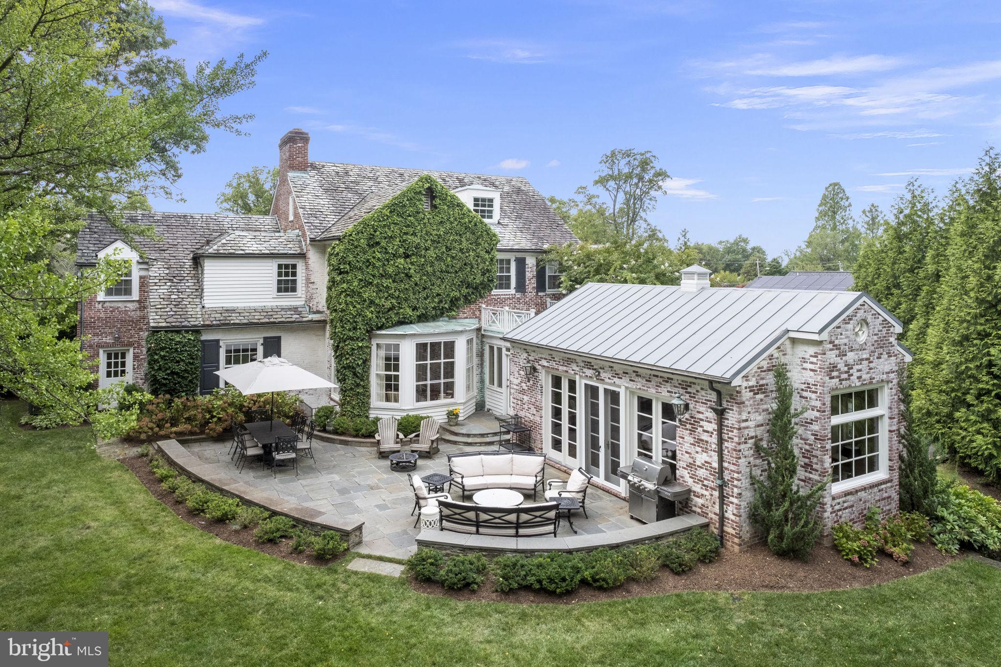 COUNTRY CLUB HILLS - Residential