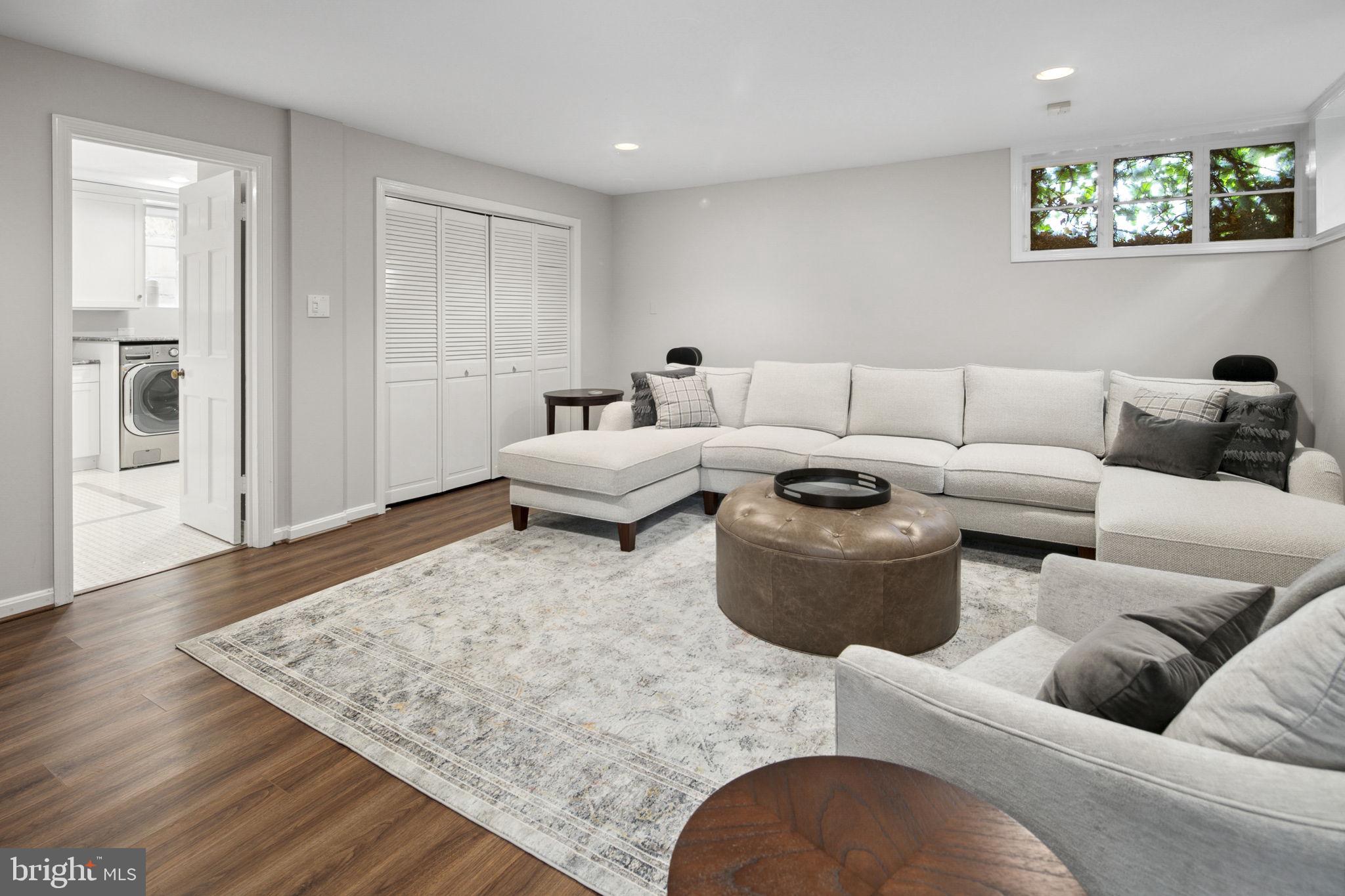 COUNTRY CLUB HILLS - Residential