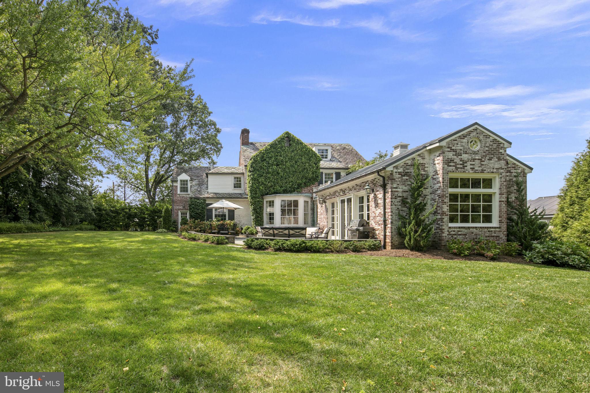 COUNTRY CLUB HILLS - Residential