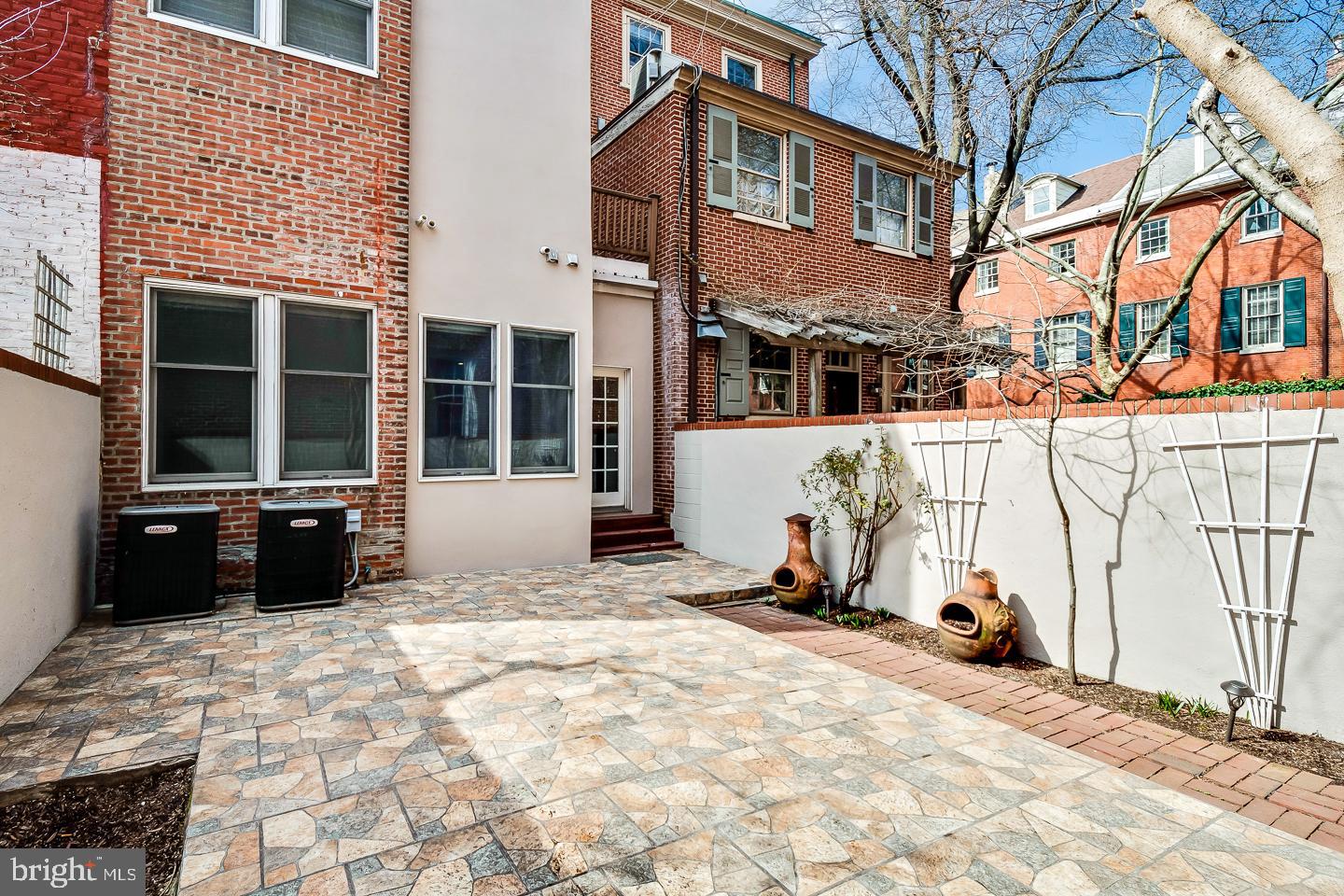 SOCIETY HILL - Residential