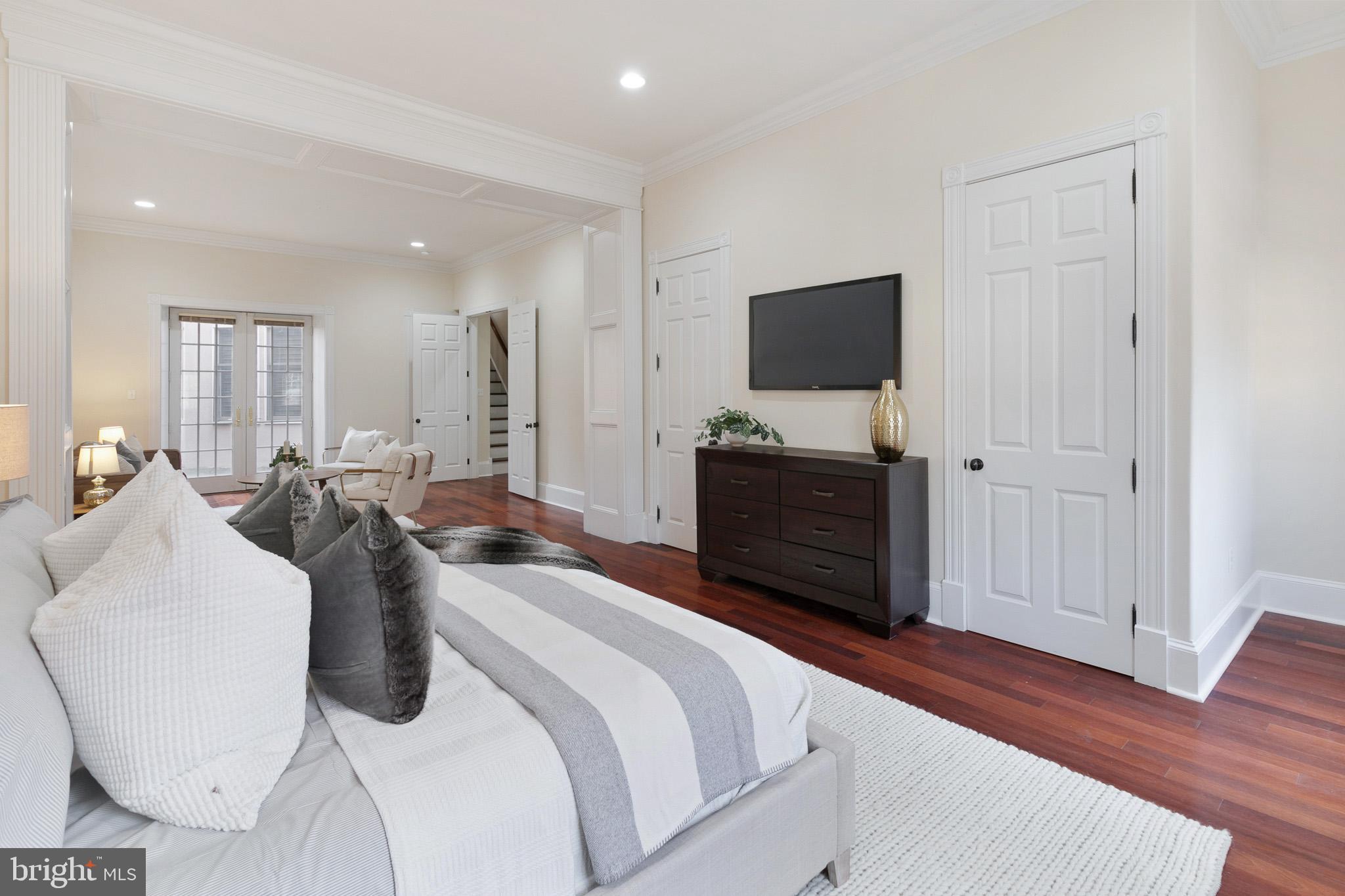SOCIETY HILL - Residential