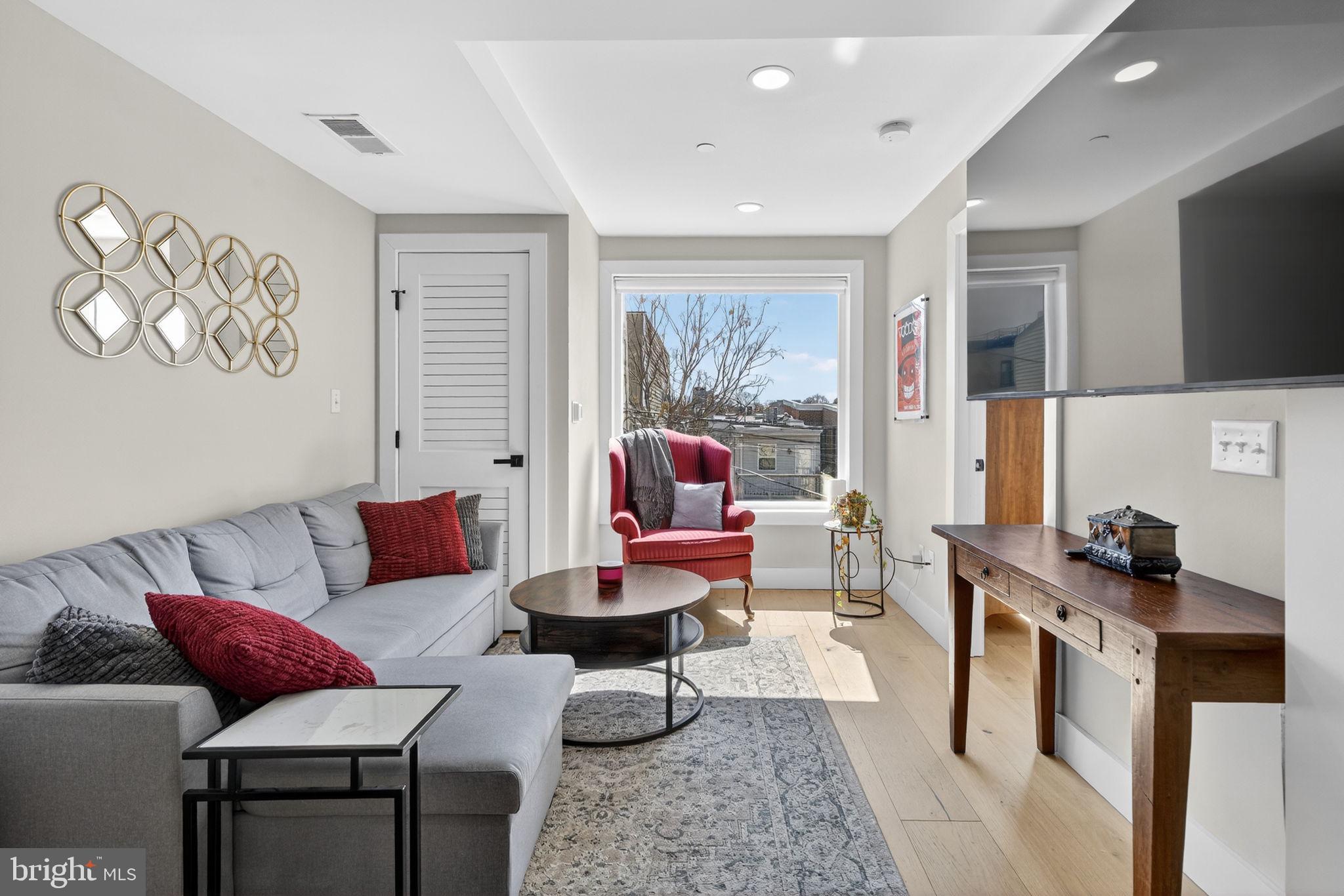 Photo 1 of 31 — 919 12TH STREET NE 305, WASHINGTON, DC 20002