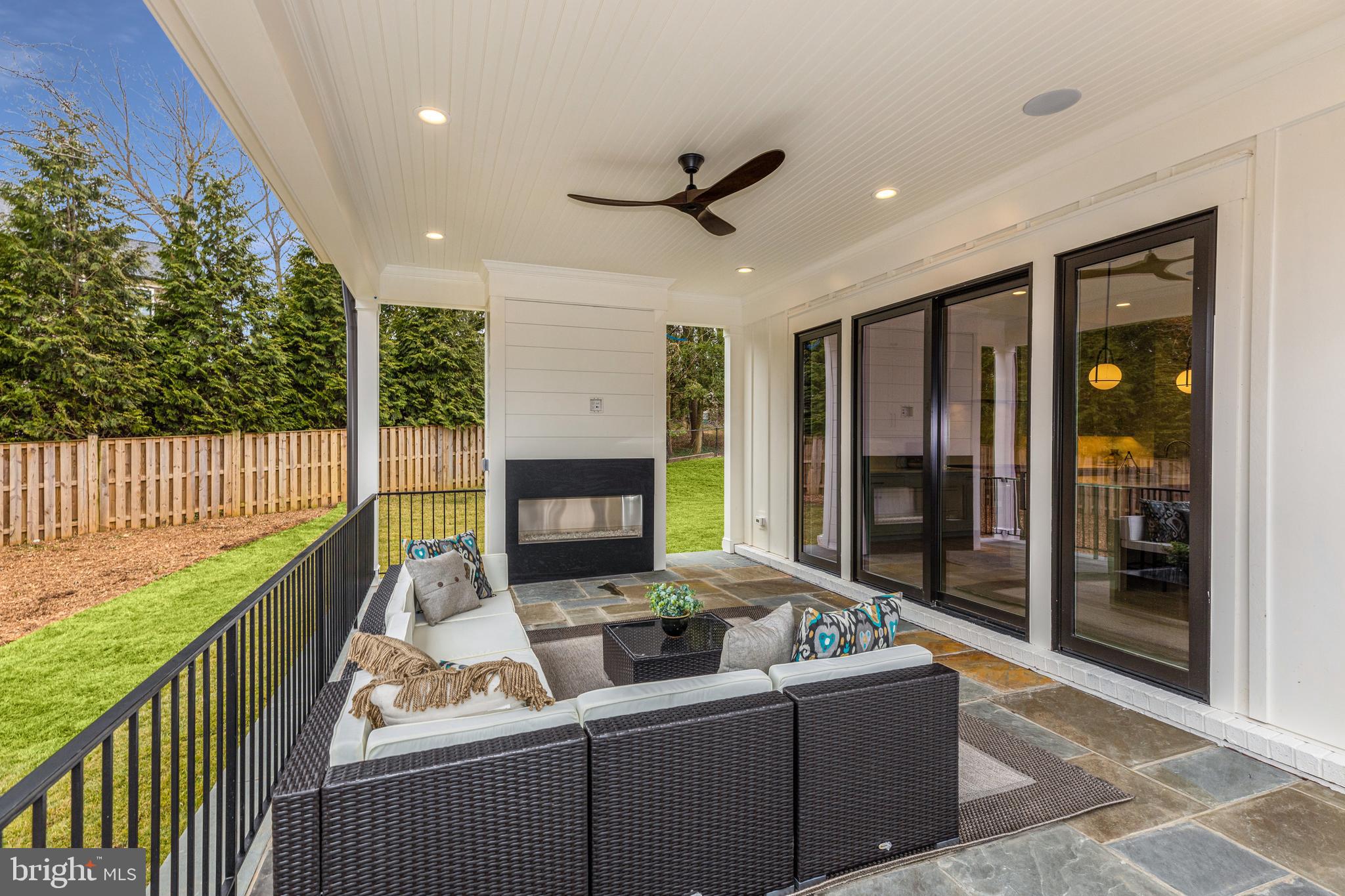 SALONA VILLAGE - Residential