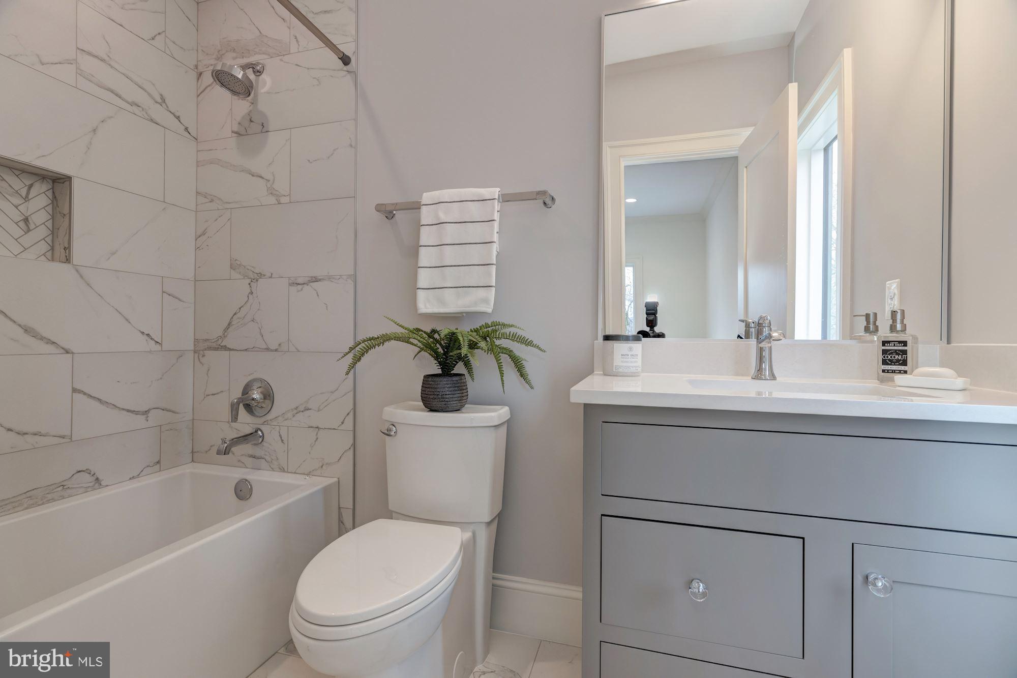 SALONA VILLAGE - Residential