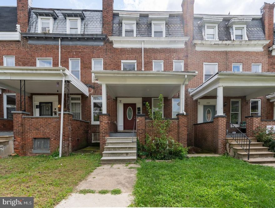 *INVESTOR ALERT * Partially occupied multifamily with three 2 Bedroom / 1 Bath units. Gross potential rent of $3450 / mo. Not sold individually. Only available as a package with the following multifamilies: 2306 Whittier, 2311 Whittier, 2312 Whittier, 2313 Whittier. Proof of funds or preapproval to schedule. Asking: $1,325,000