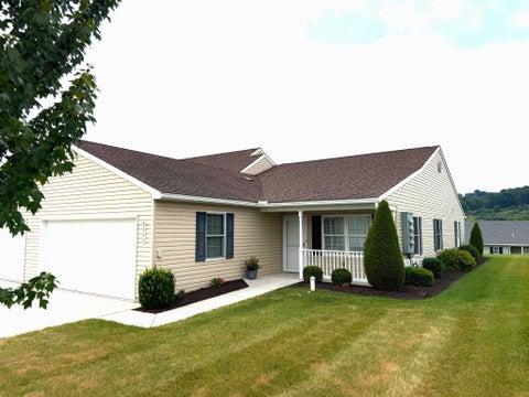 Condo For Sale - 1366 Chami Drive<br/> York County, SPRING GROVE, PA 17362