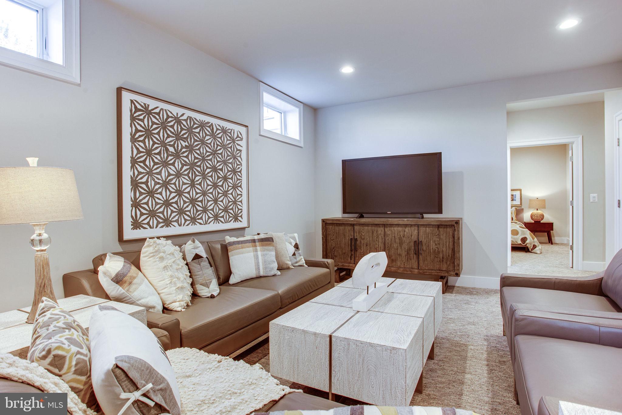 VIENNA WOODS - Residential