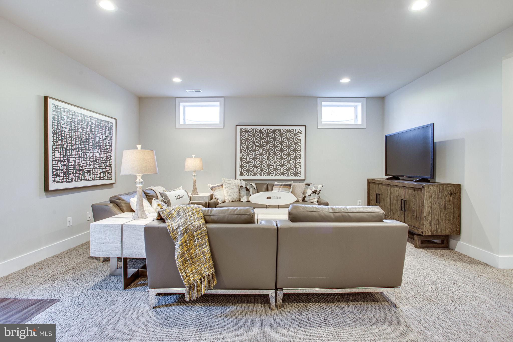 VIENNA WOODS - Residential