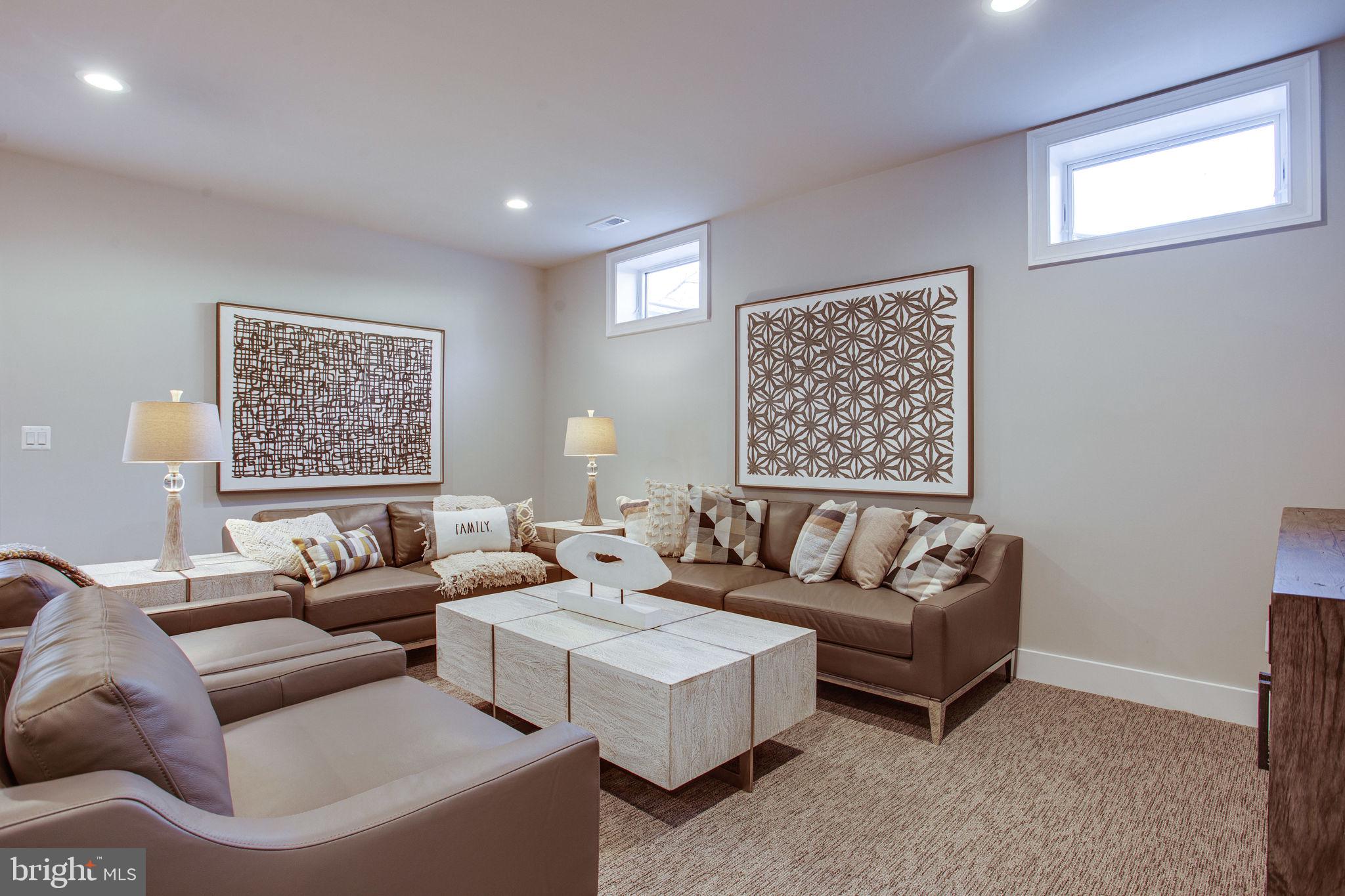 VIENNA WOODS - Residential