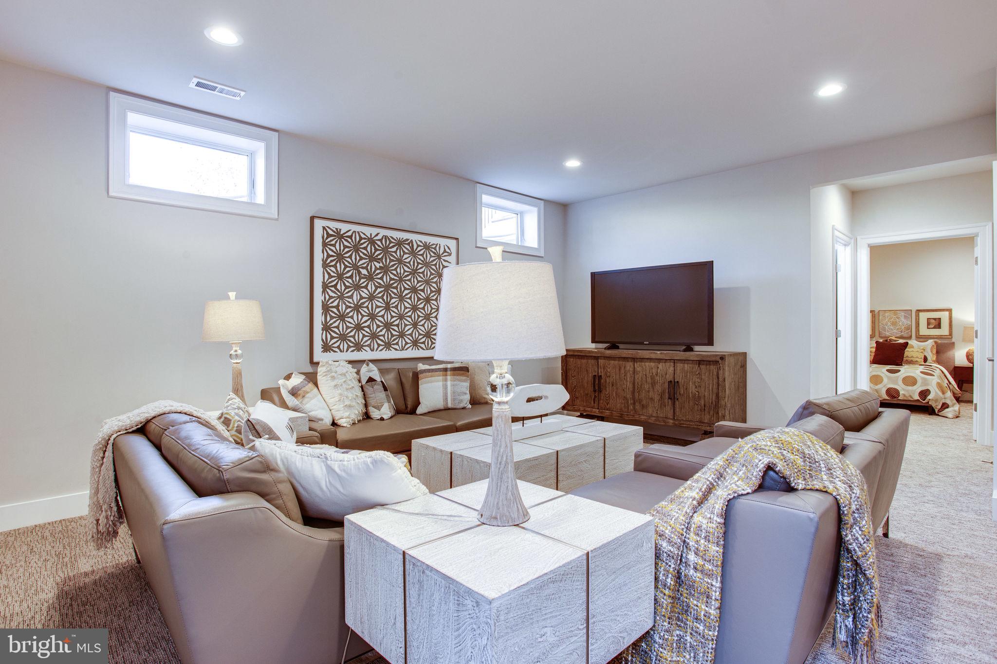 VIENNA WOODS - Residential