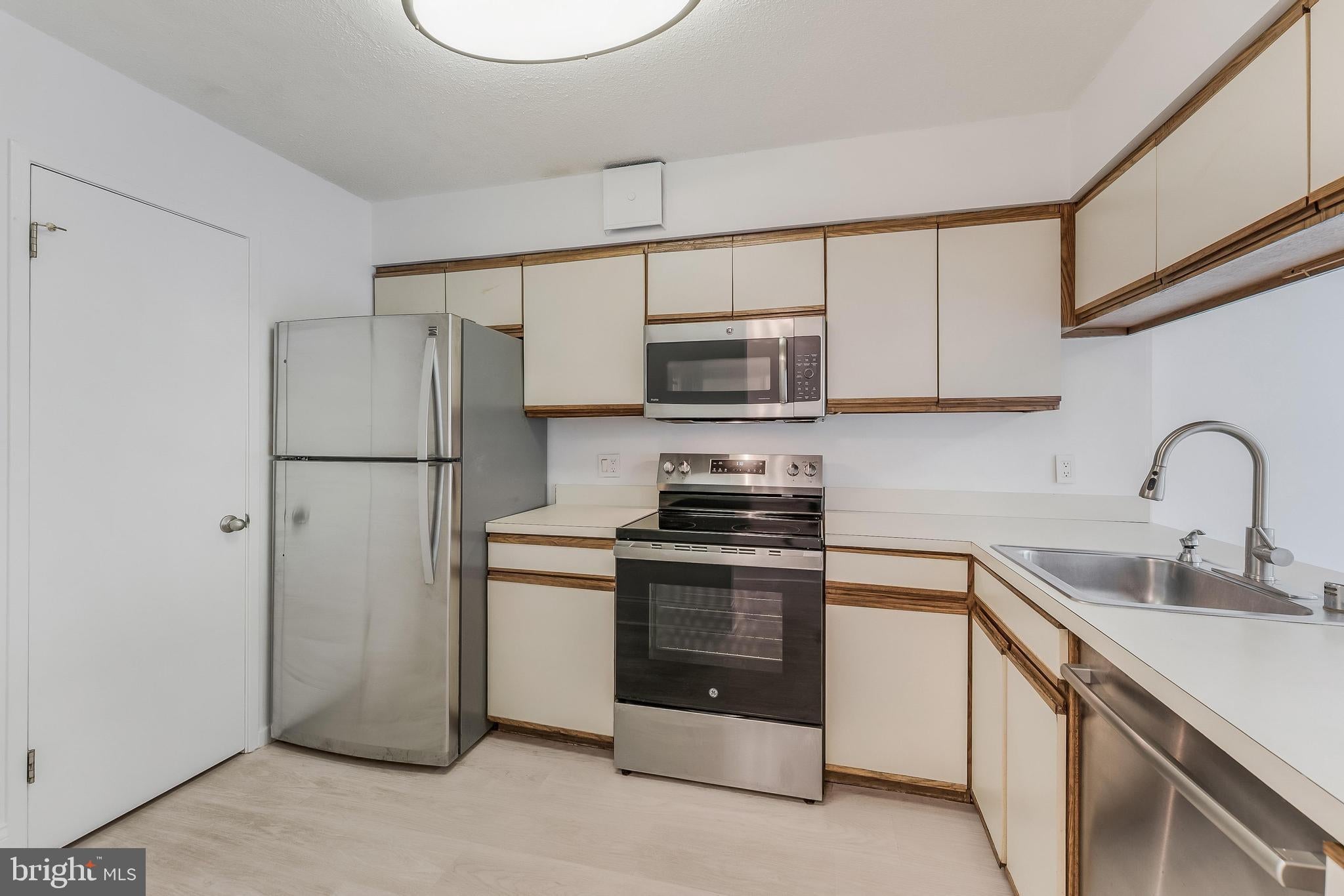 2320 WISCONSIN AVENUE NW 303