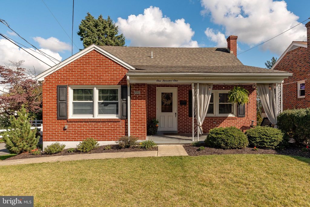 Photo of 1001 Orchard Street, Akron, PA 17501 (MLS # PALA2042648)