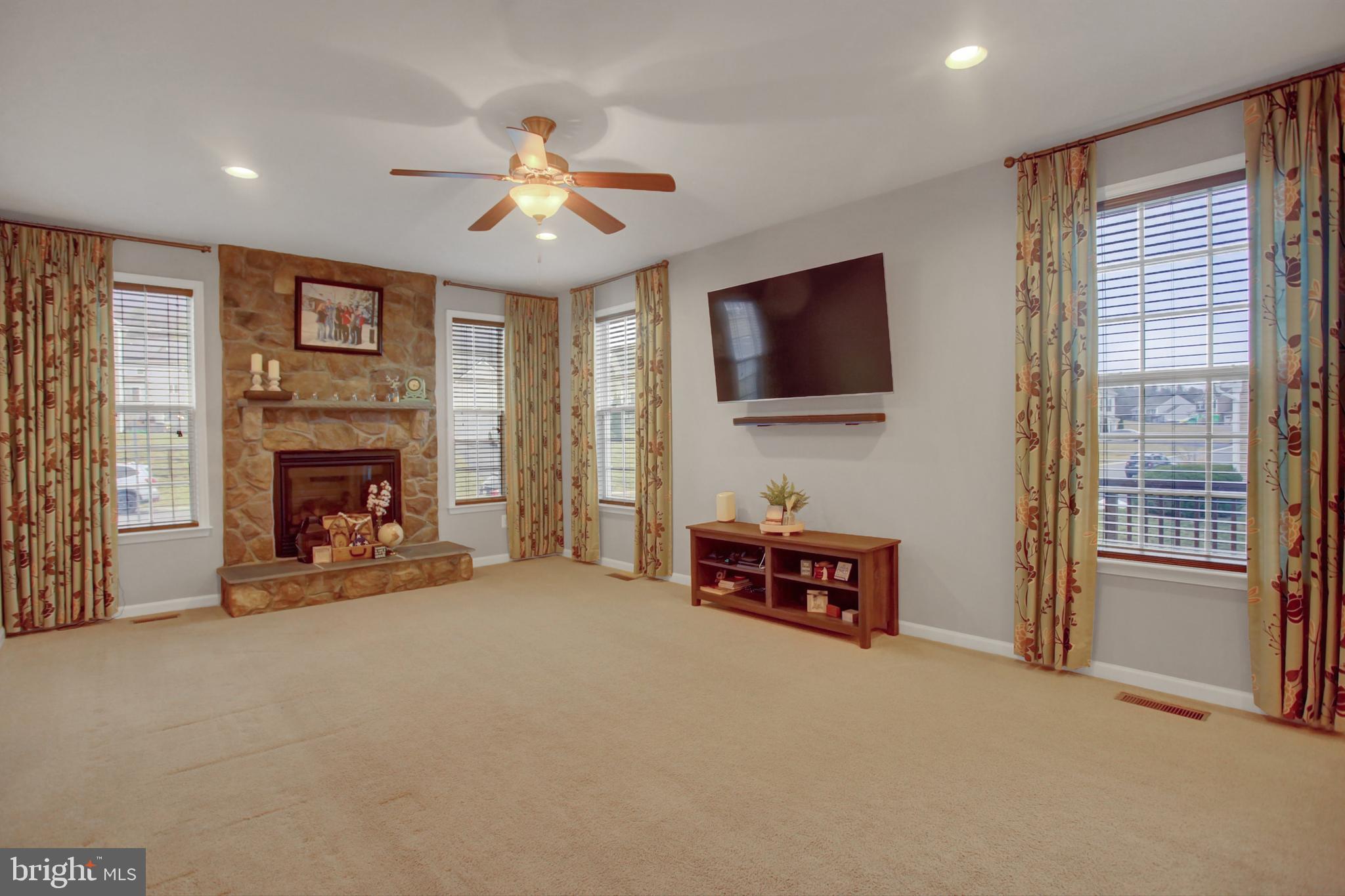 UPLAND ESTATES - Residential