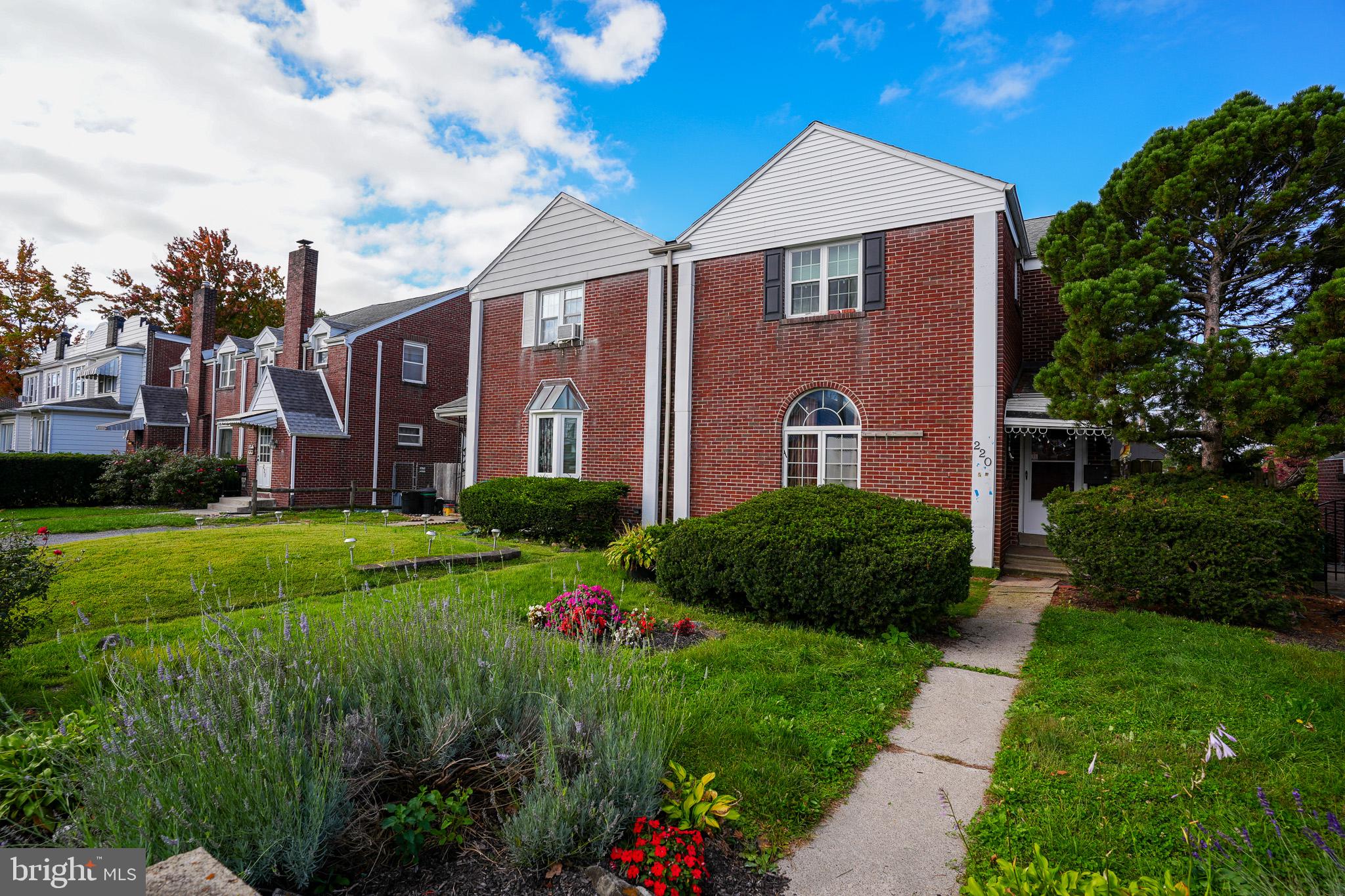 220 S 18TH S