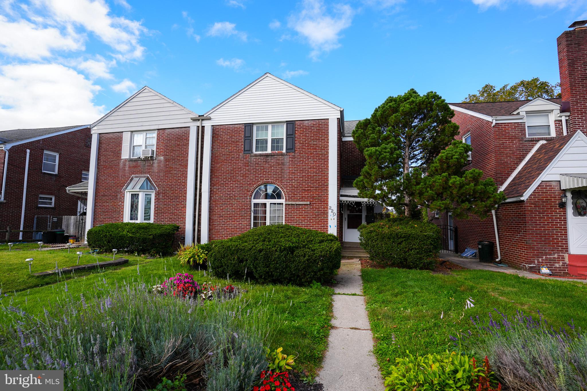 220 S 18TH S