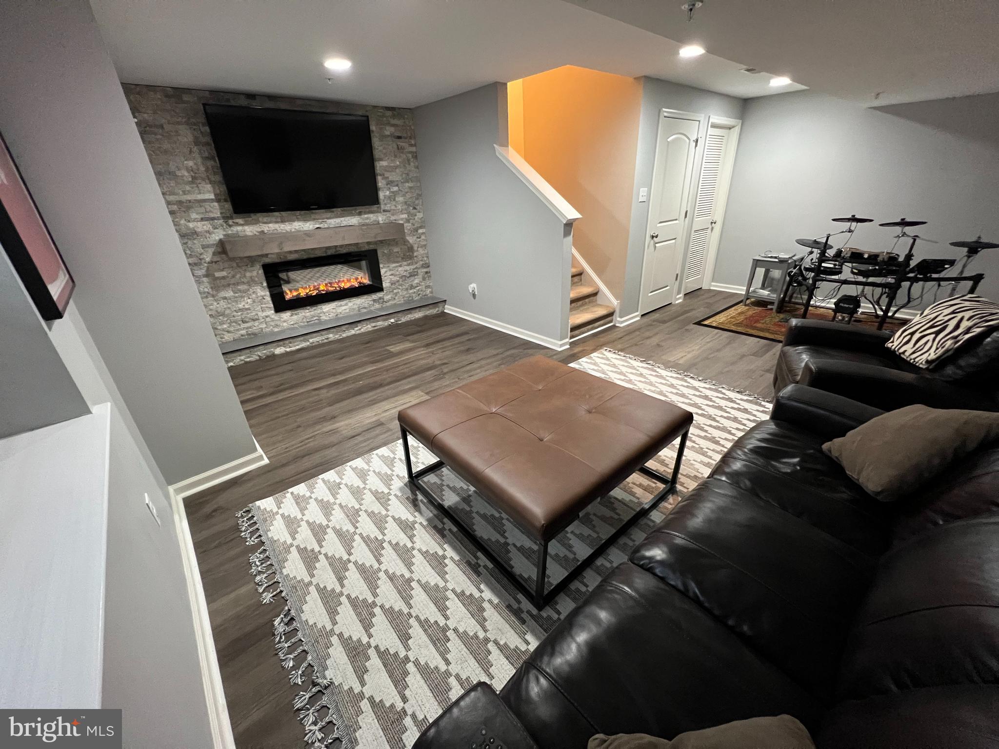 CARRIAGE HILL - Residential Lease