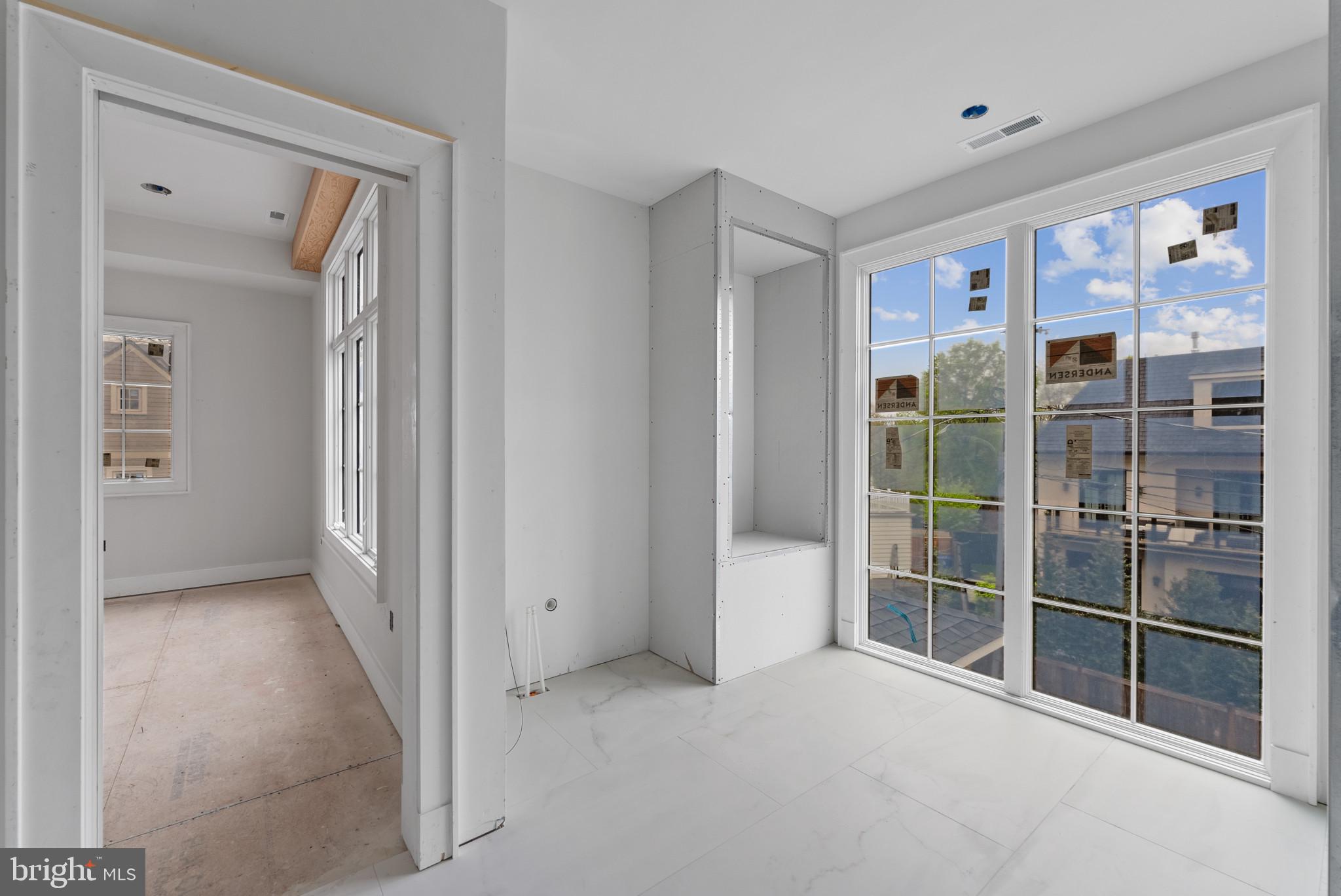 LYON VILLAGE - Residential