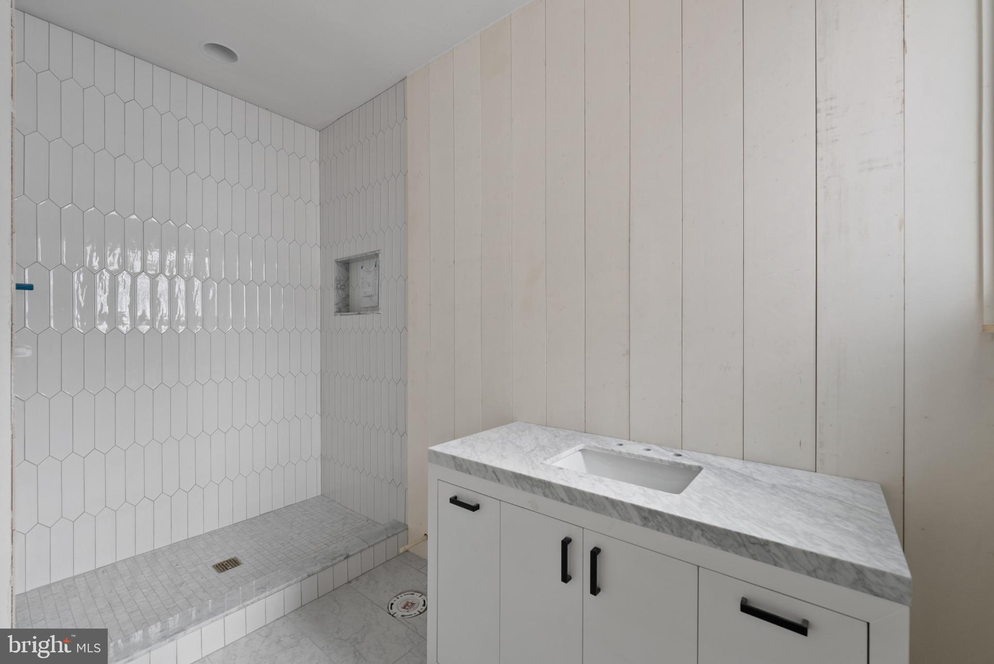 LYON VILLAGE - Residential