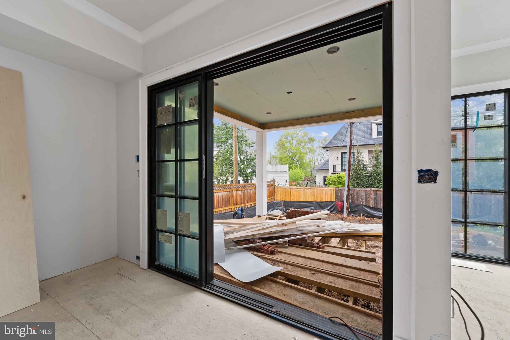 LYON VILLAGE - Residential