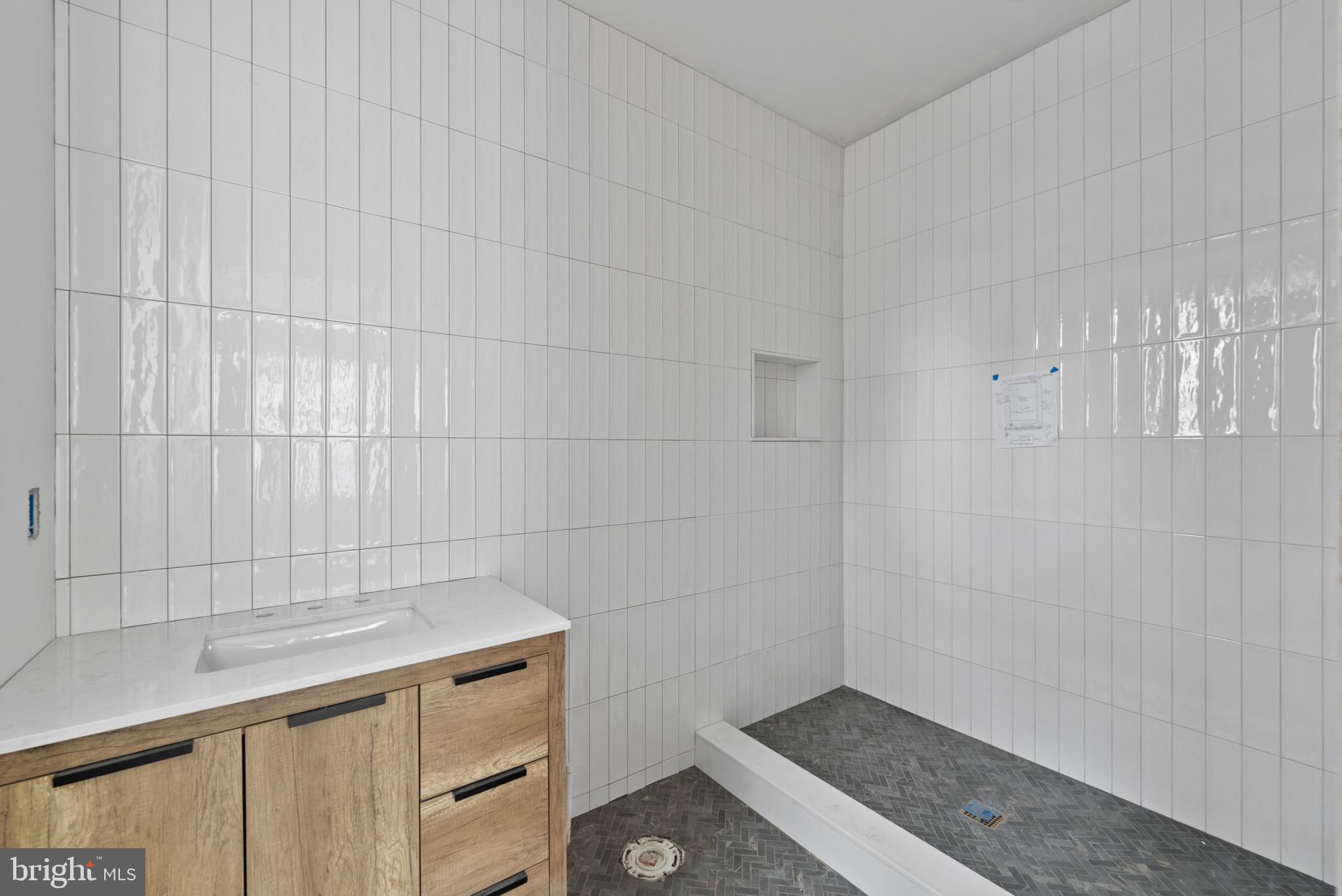 LYON VILLAGE - Residential