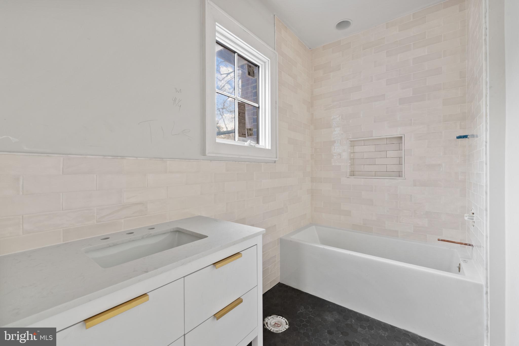 LYON VILLAGE - Residential