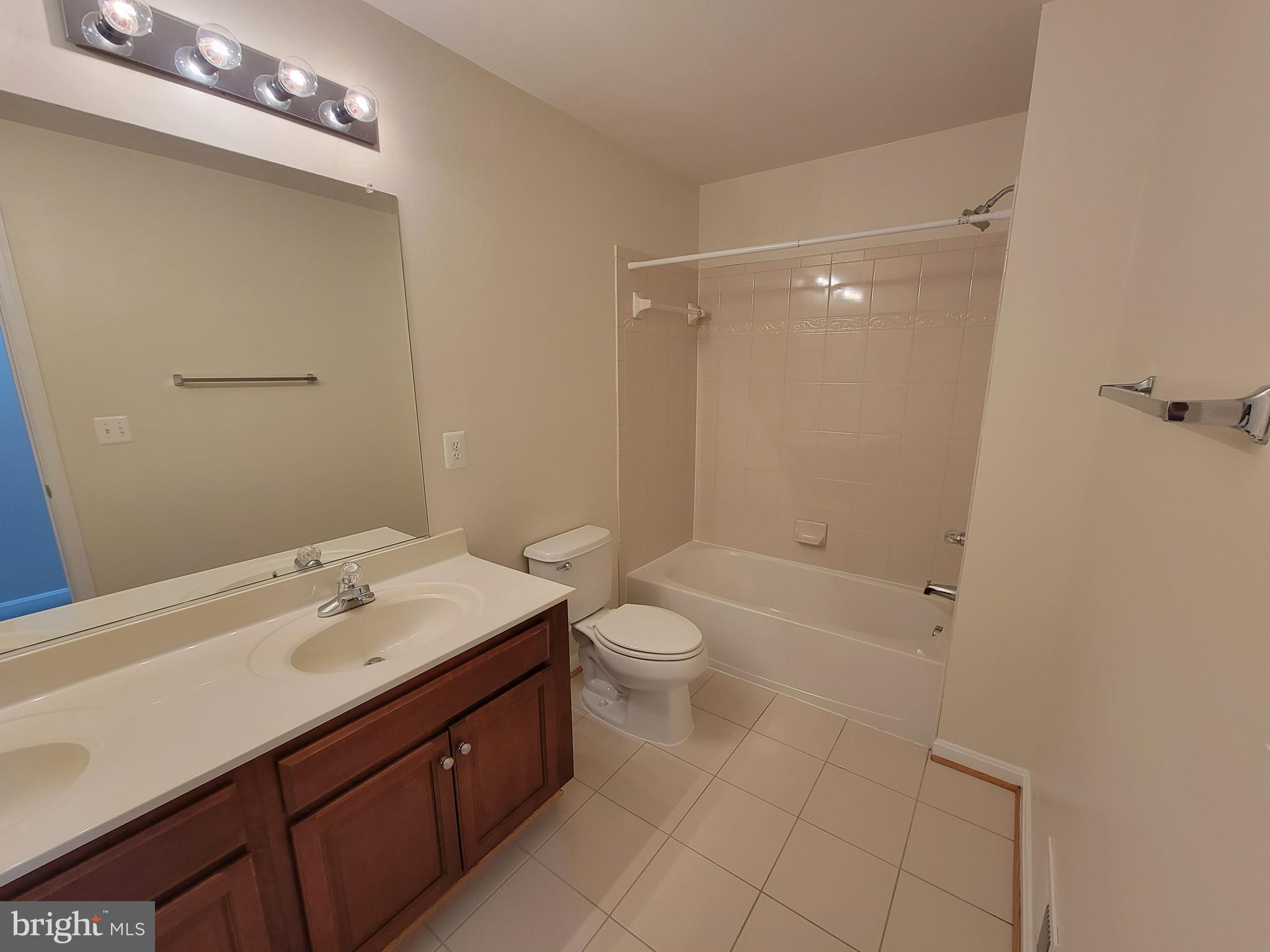 POWELLS RUN VILLAGE COND - Residential Lease