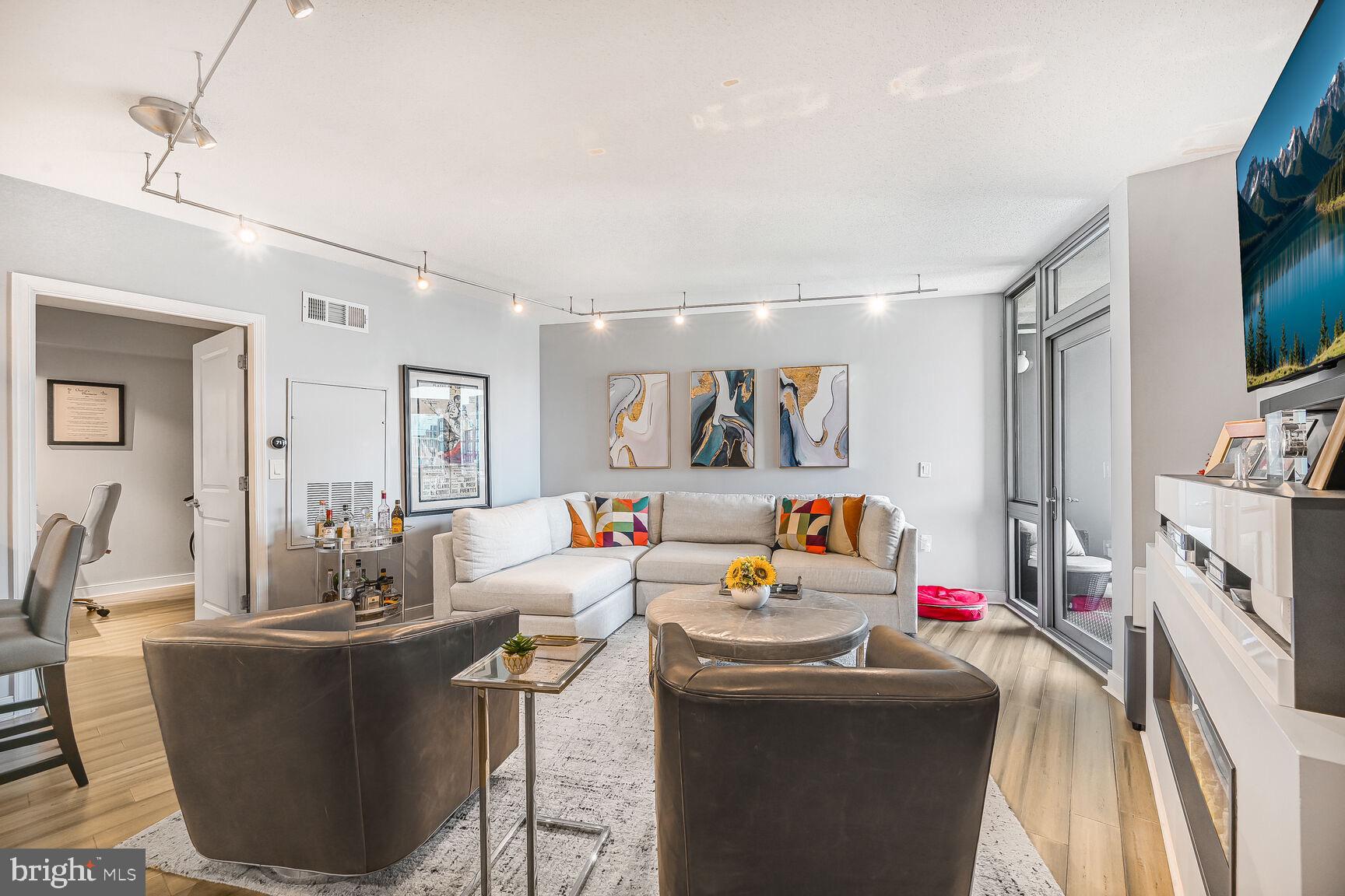 555 MASSACHUSETTS AVENUE NW 1215