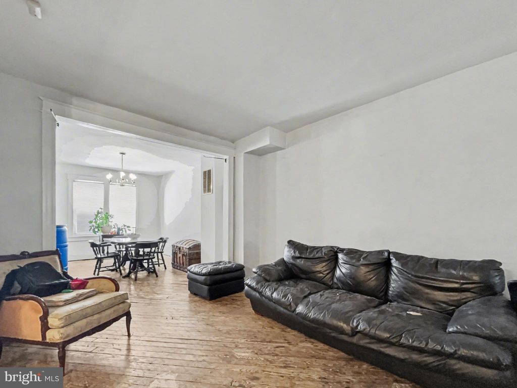 Photo of 621 N Edgewood Street, BALTIMORE, MD 21229 (MLS # MDBA2200118)