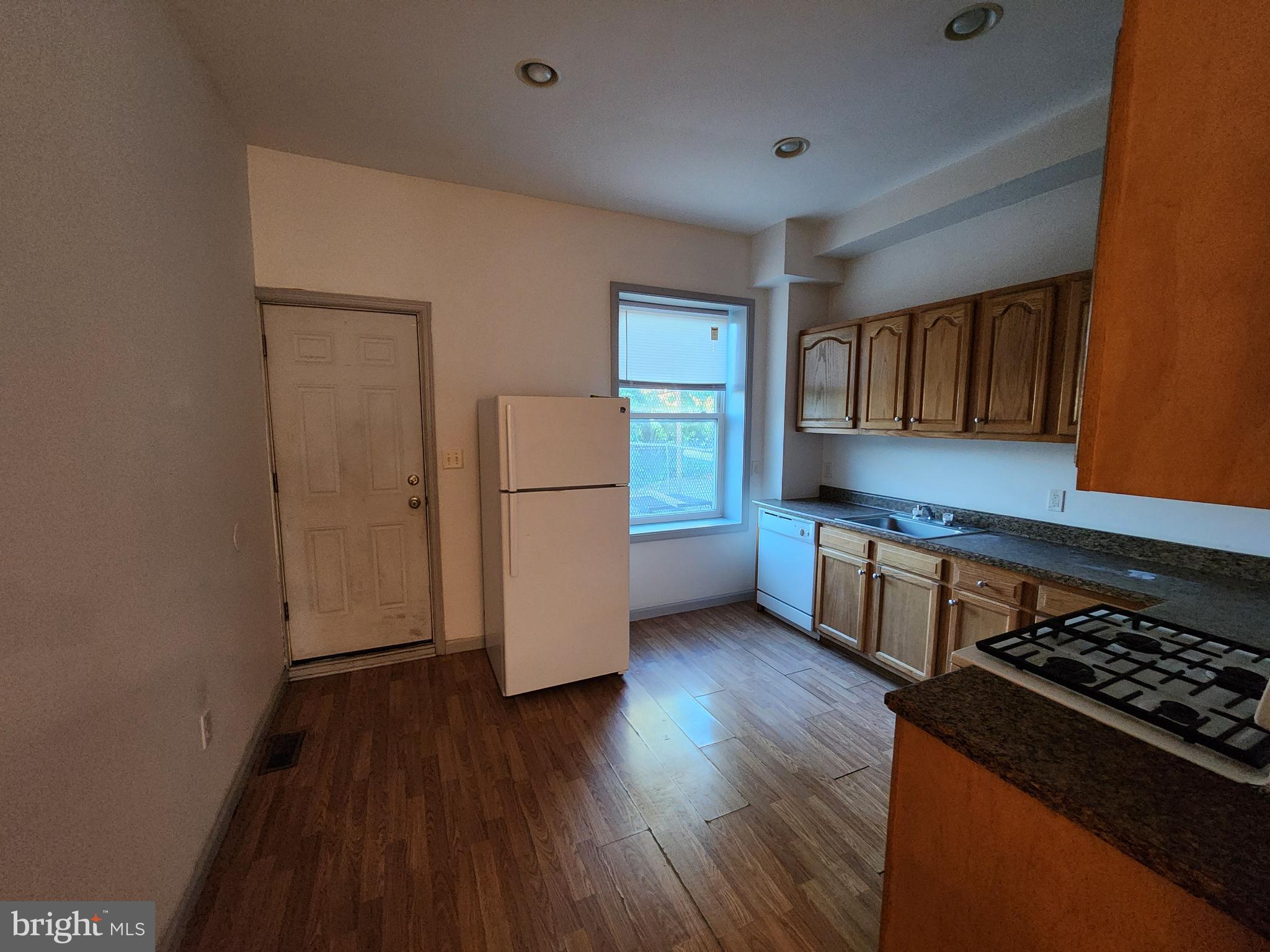 BROADWAY EAST - Residential