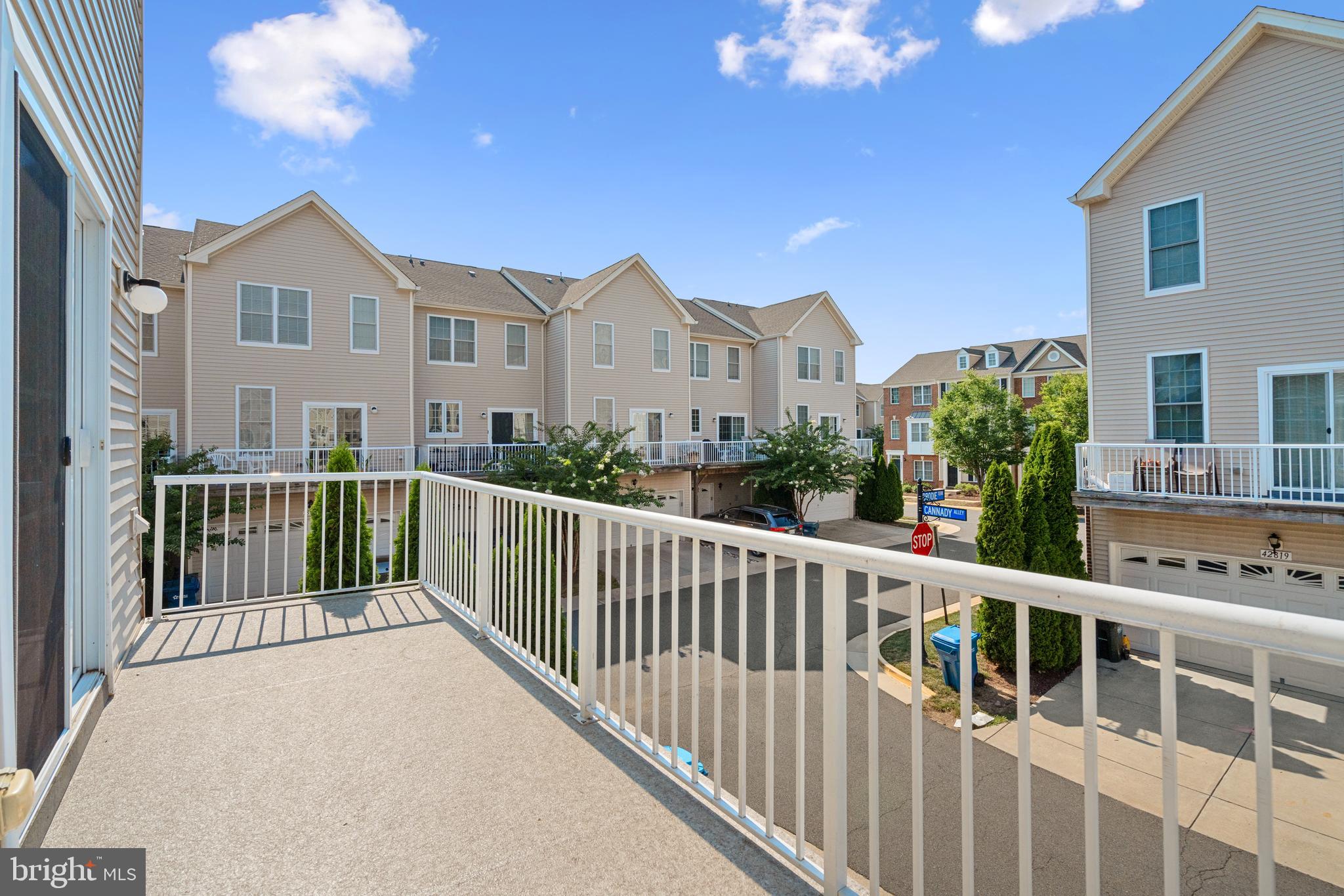 SOUTH RIDING - Residential