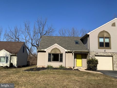 Photo of 12 Farm Lane, EPHRATA, PA 17522 (MLS # PALA2065090)