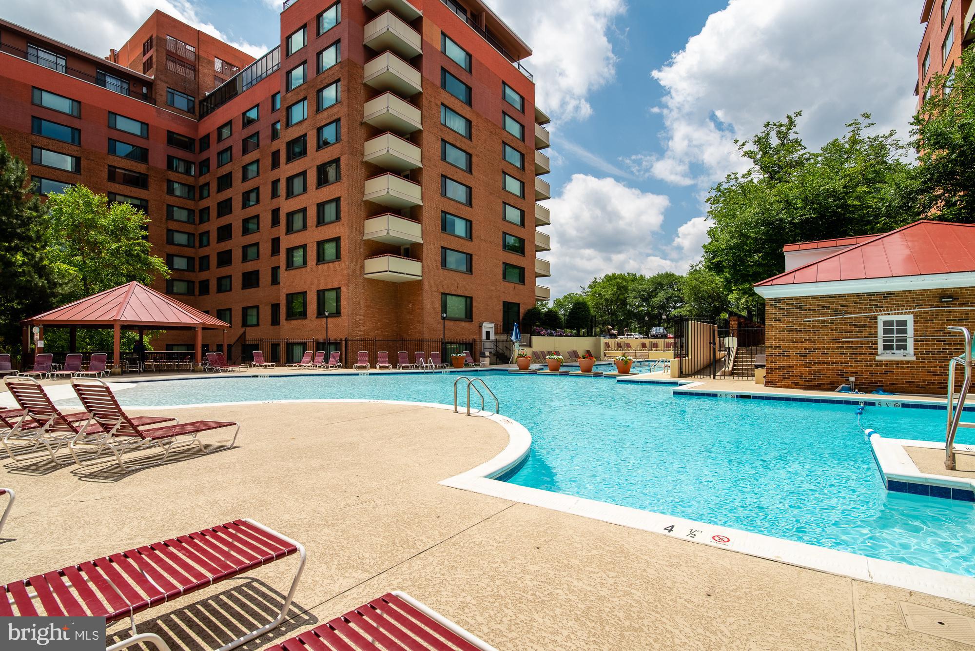 RIVER PLACE EAST - Residential