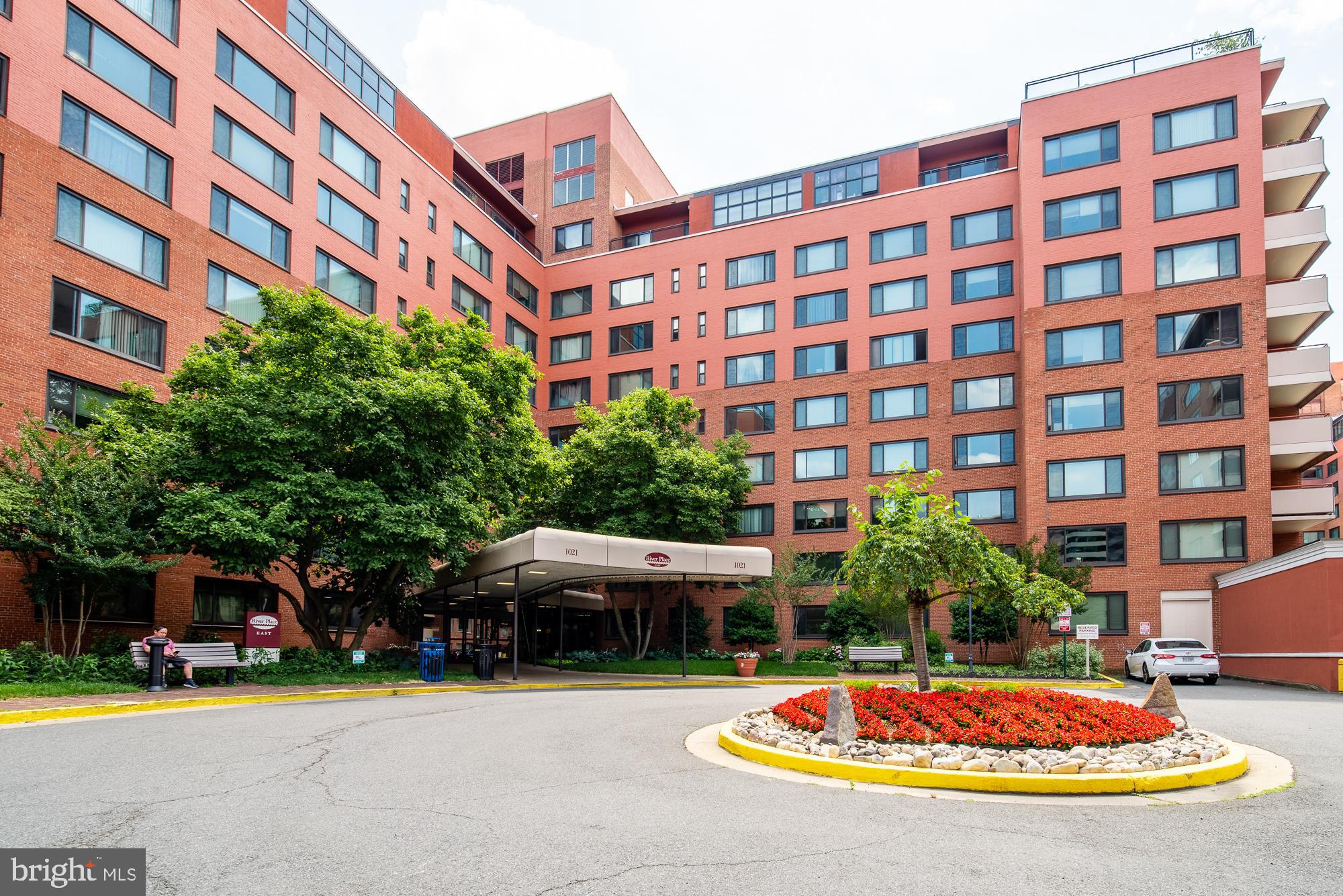 RIVER PLACE EAST - Residential