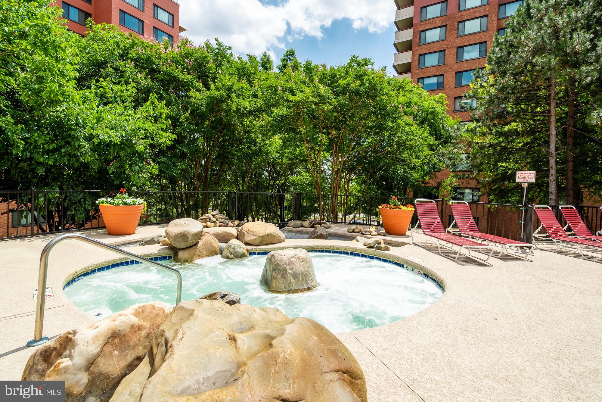 RIVER PLACE EAST - Residential