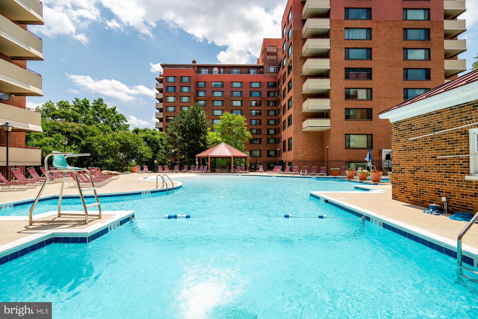 RIVER PLACE EAST - Residential