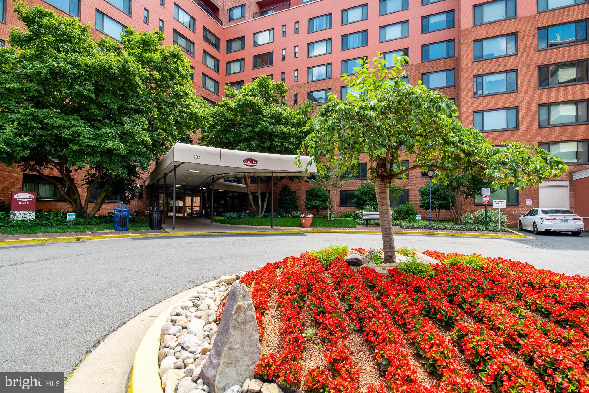 RIVER PLACE EAST - Residential